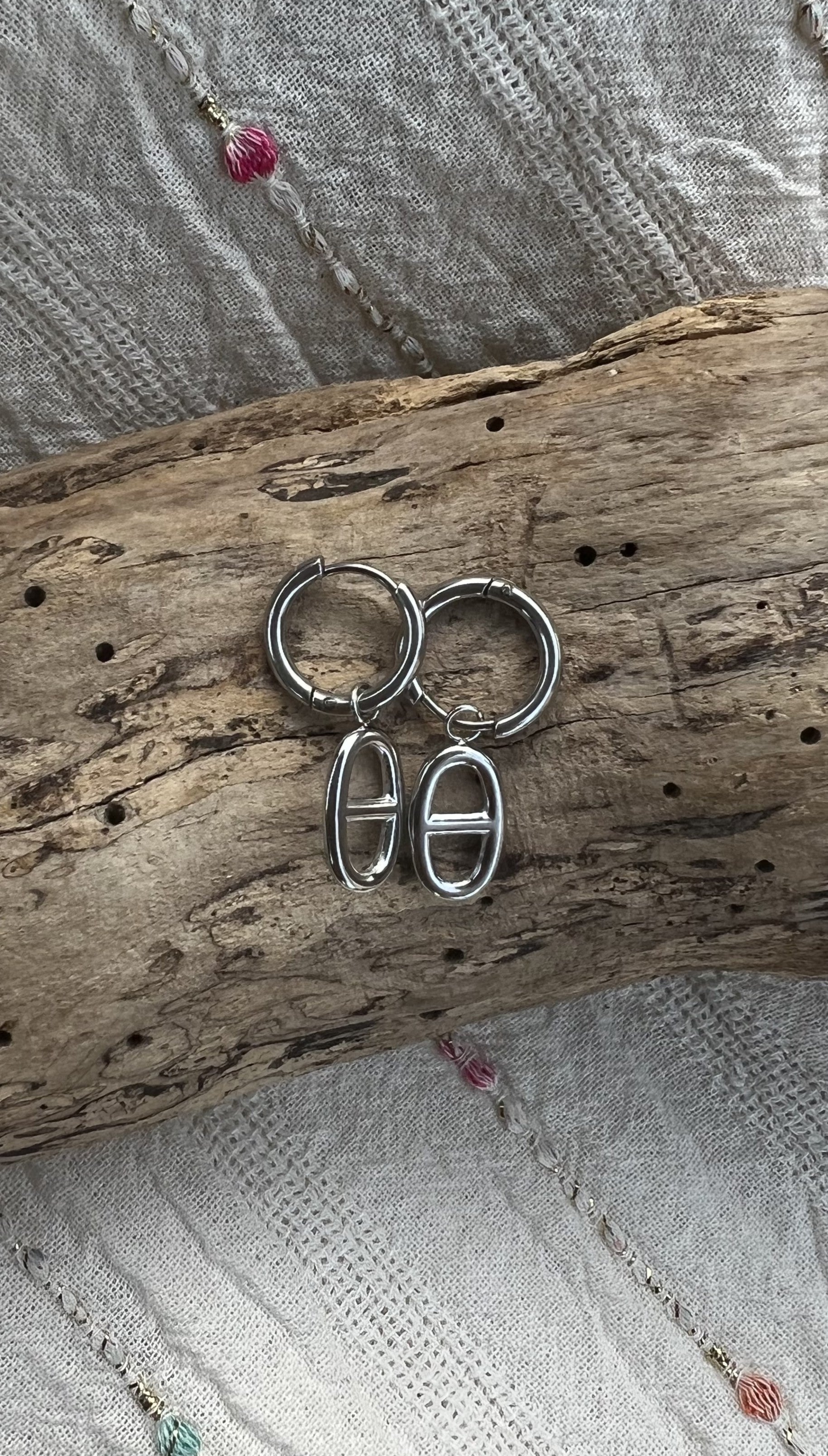 Boucles d'oreilles Corfou argentées en acier inoxydable zoom