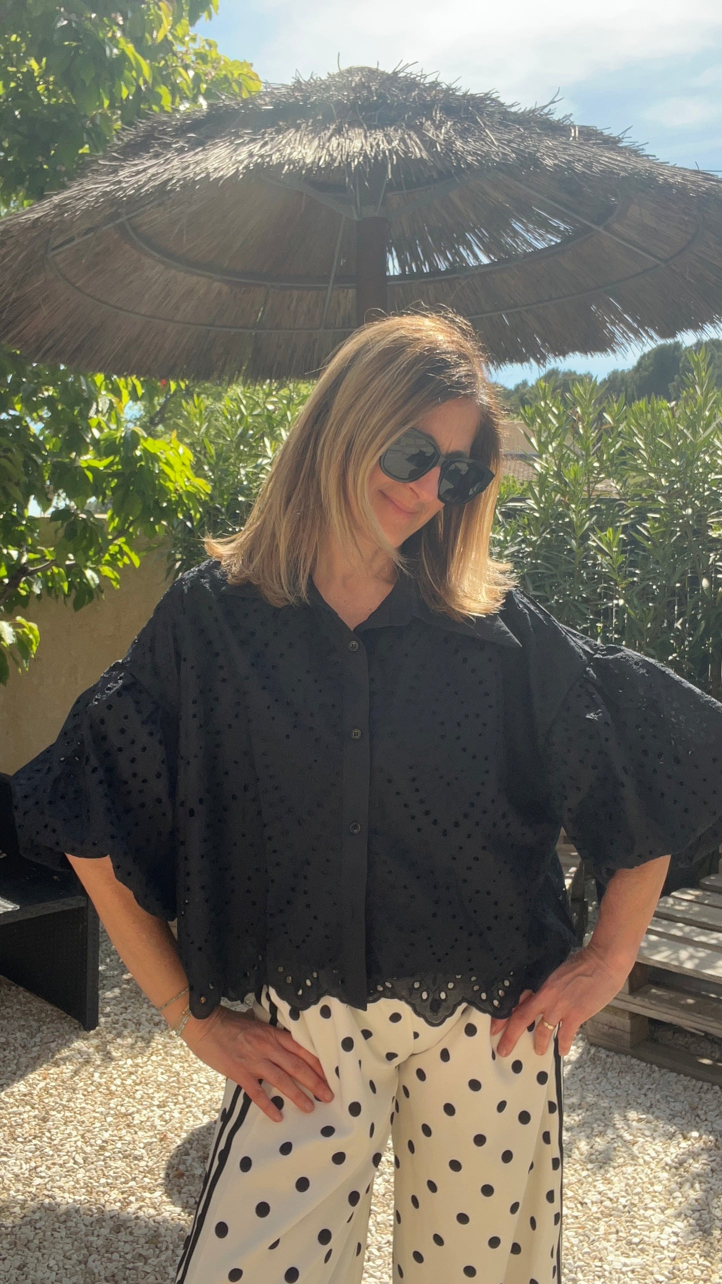 CHEMISIER NOIR BRODERIE ANGLAISE MANCHES BALLONS
