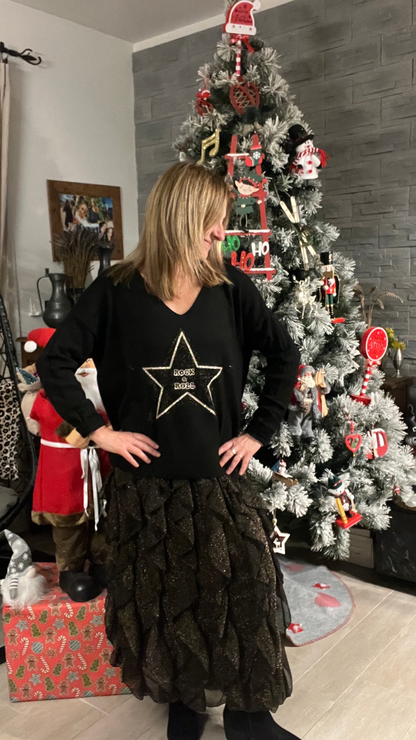 JUPE LONGUE NOIRE/DOREE PAILLETEE A VOLANTS