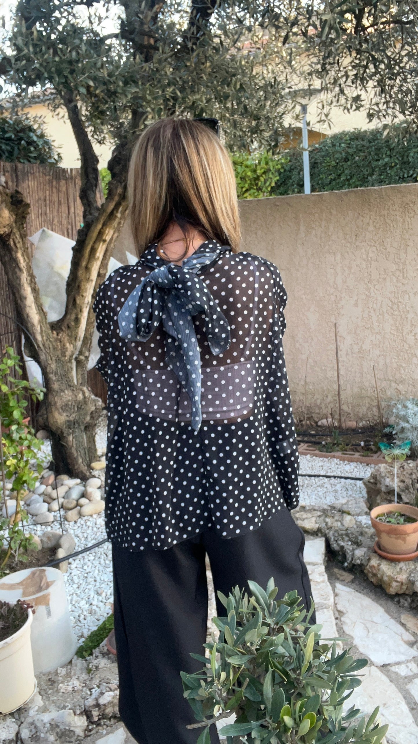 CHEMISIER NOIR A POIS BLANC