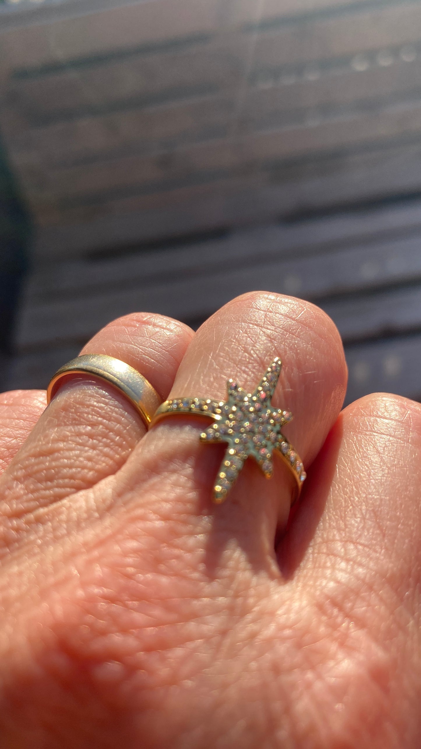 Bague dorée "Météorite"