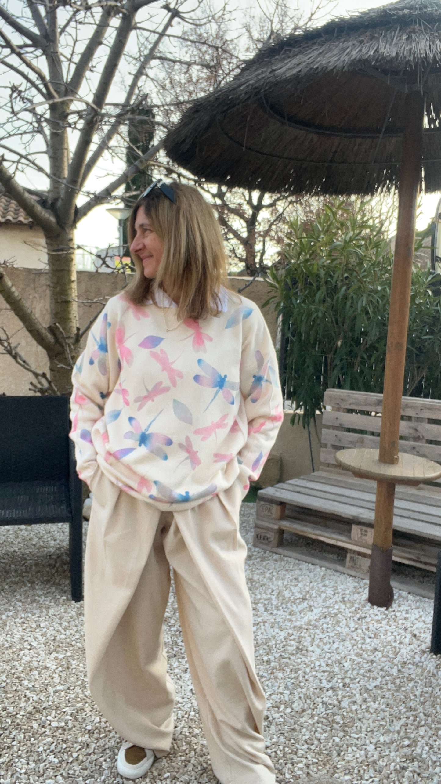PULL BEIGE ROSE/BLEU/VIOLET "LIBELLULE"
