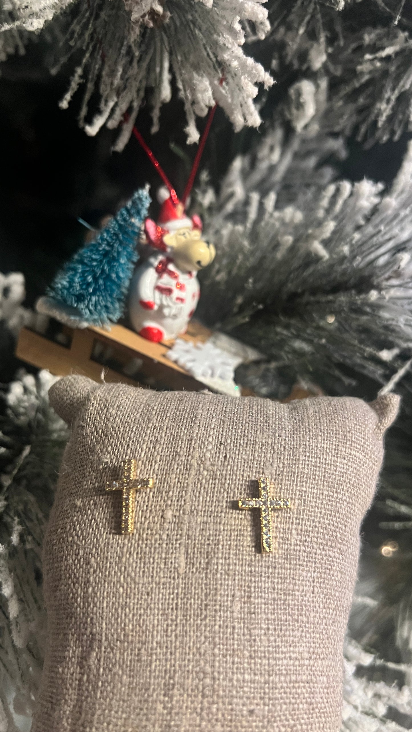 BOUCLES D'OREILLES CROIX DOREES