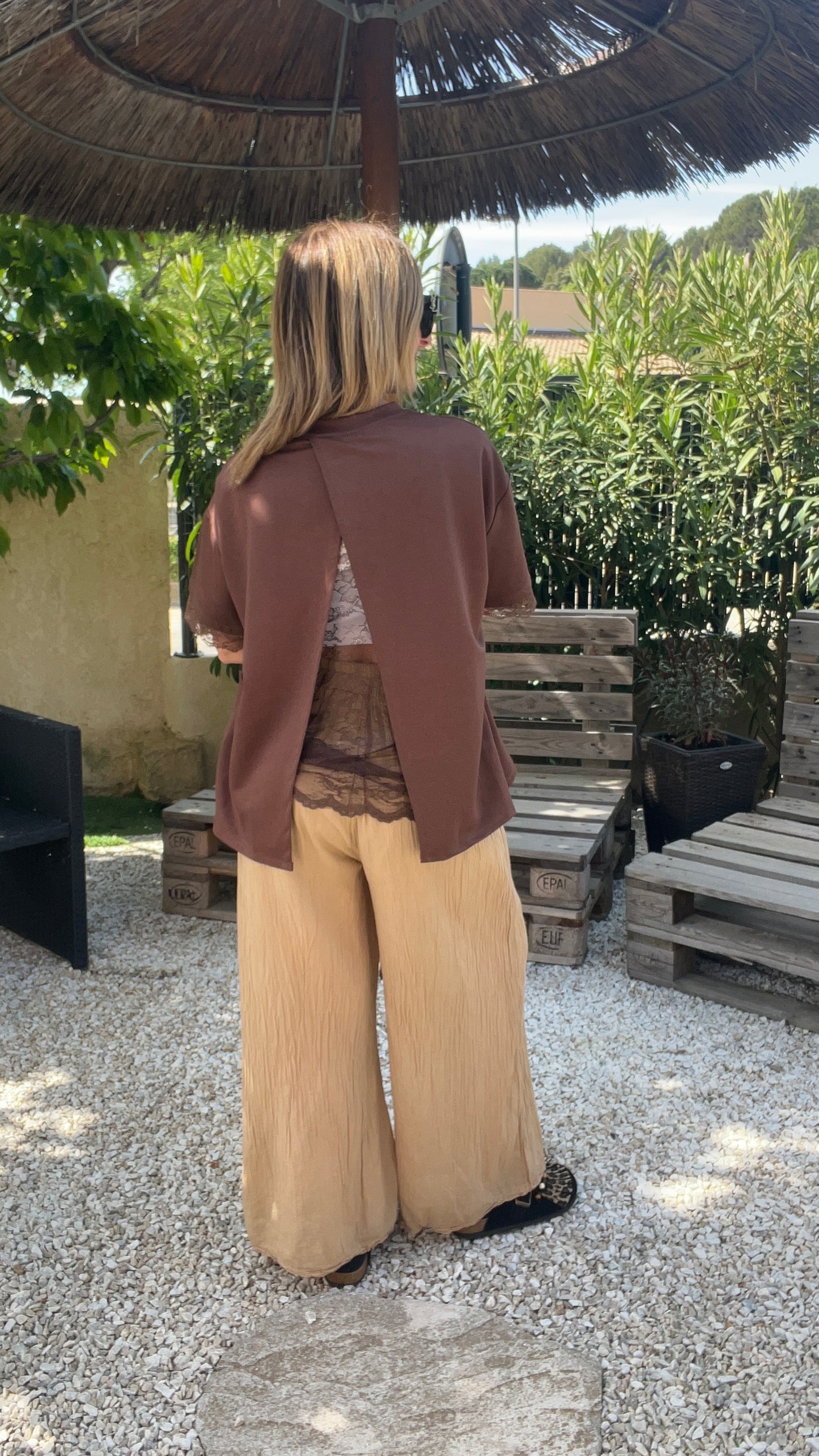 TEE-SHIRT CHOCOLAT DENTELLE DOS