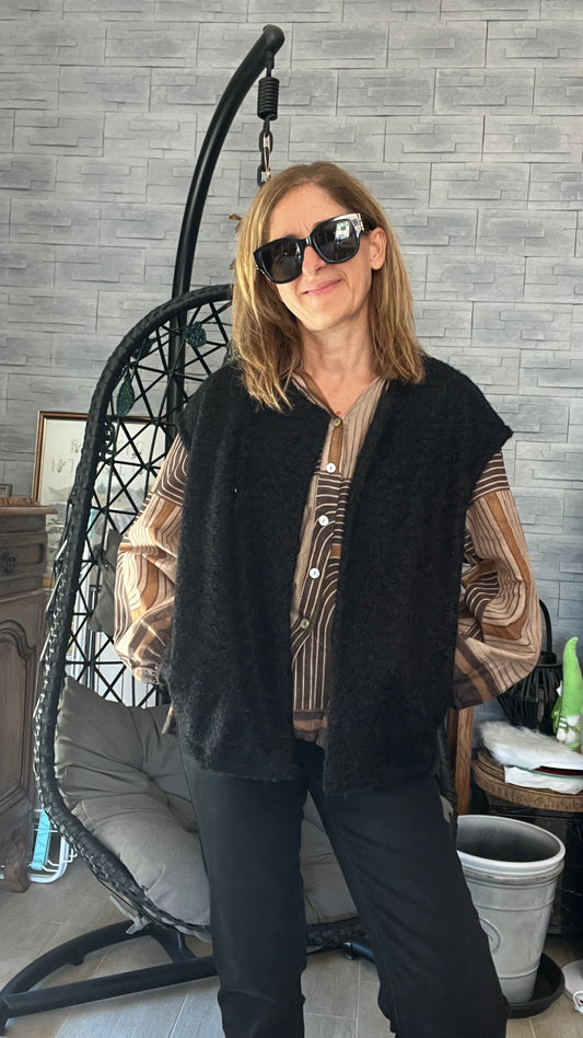 VESTE SANS MANCHES NOIRE « MARIE »