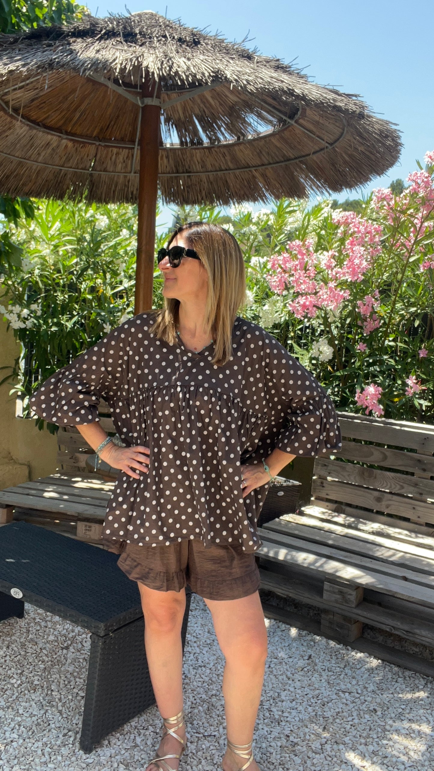 BLOUSE CHOCOLAT A POIS BLANC OVERSIZE