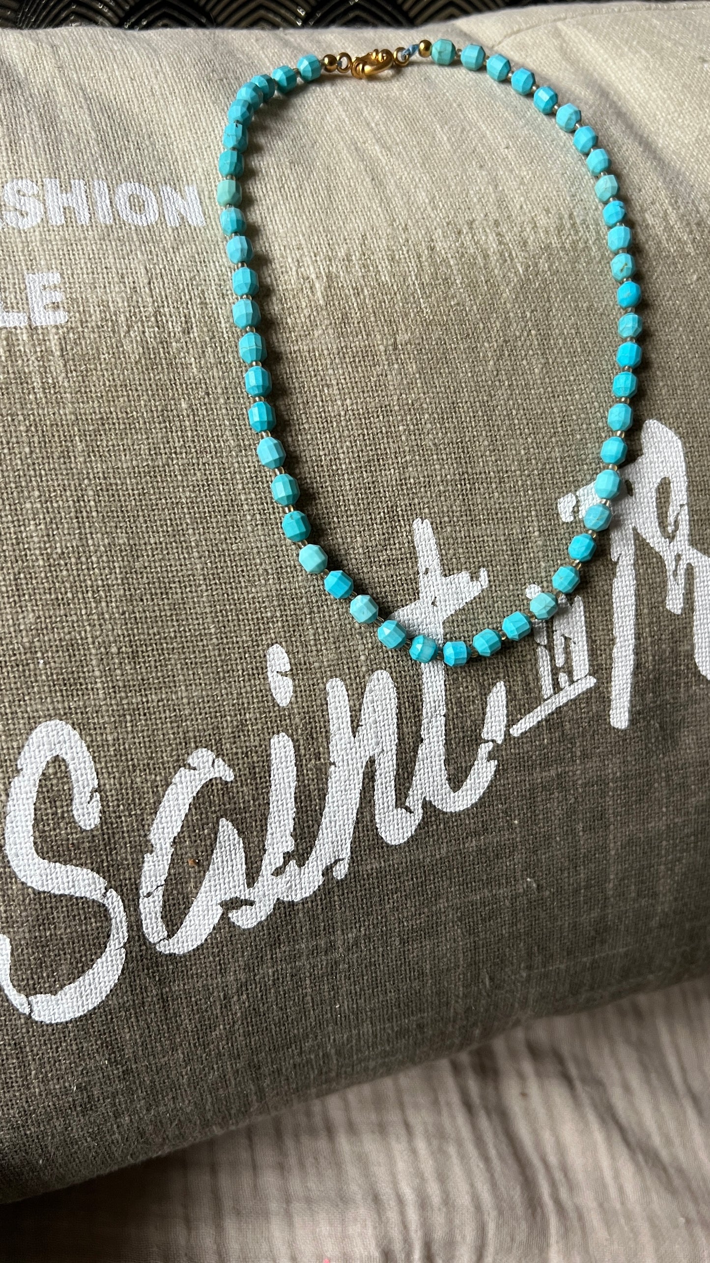 COLLIER PERLES OVALES TURQUOISES