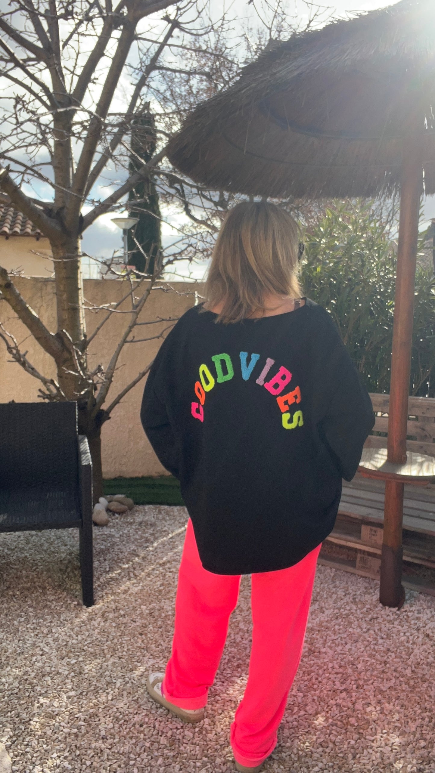 SWEAT NOIR OVERSIZE GOOD VIBES