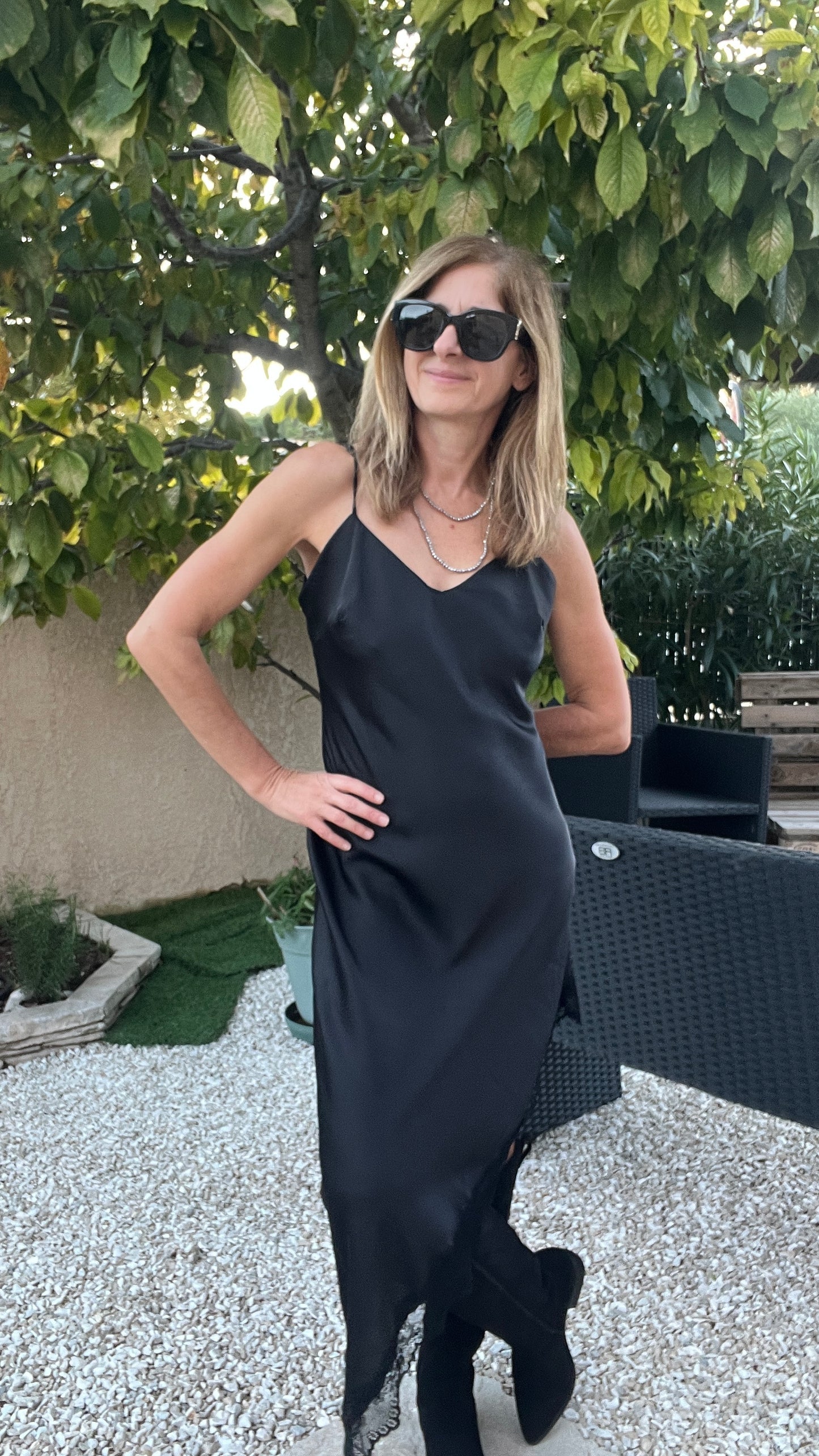 ROBE BRETELLES NOIRE ASYMETRIQUE DENTELLE