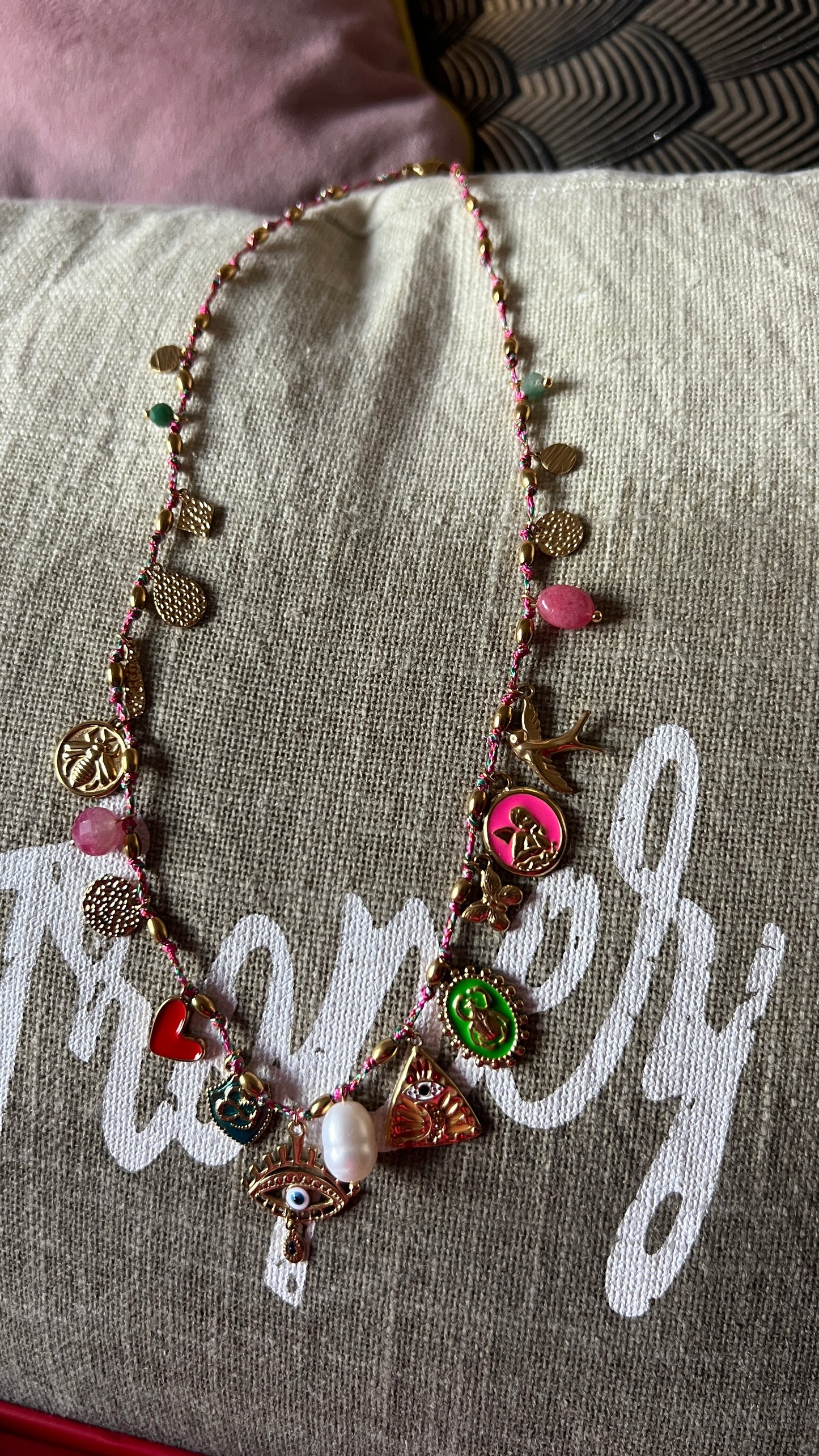 COLLIER CORDON ROSE FUCHSIA & MEDAILLONS "HABAHA"