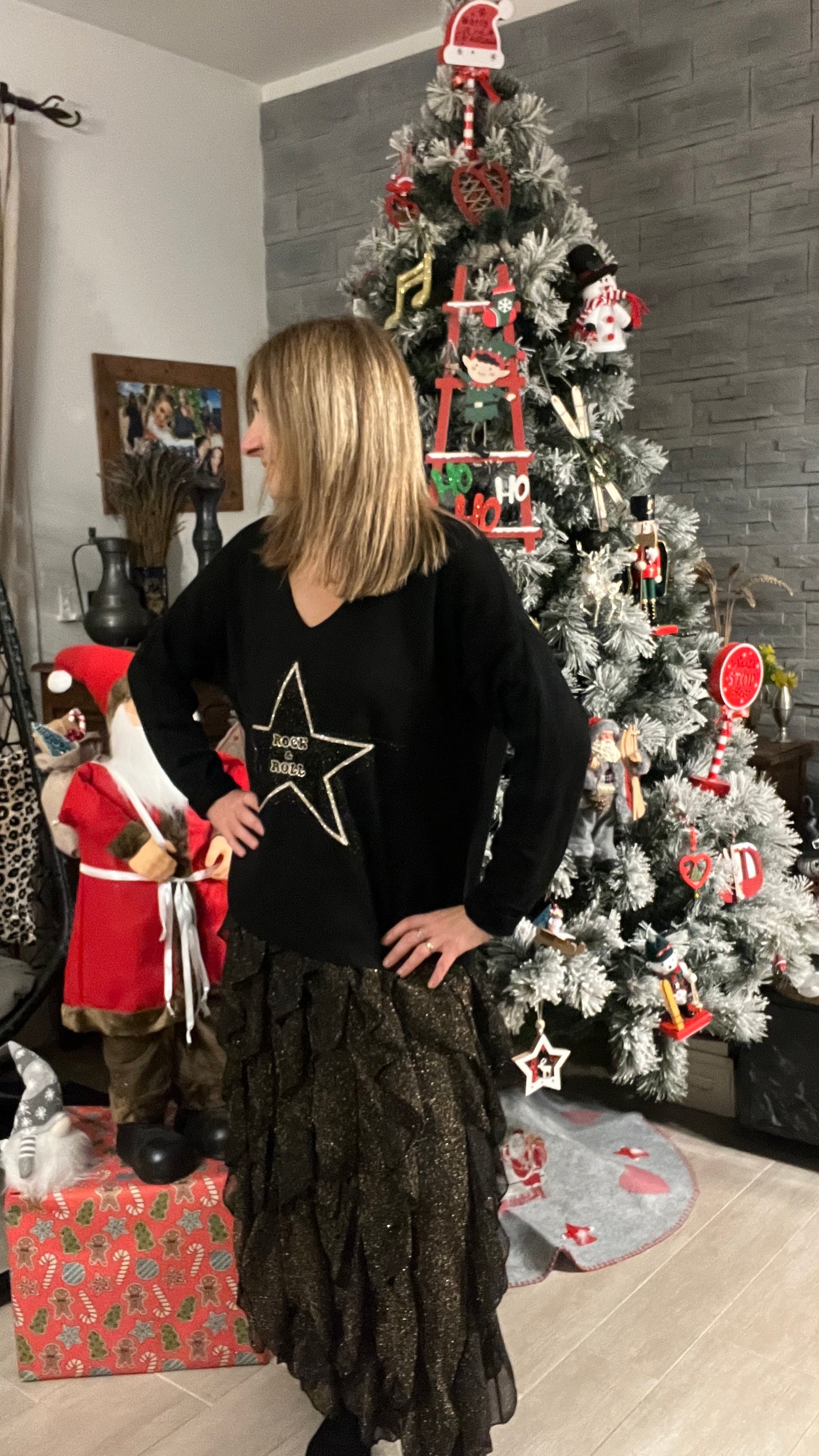 JUPE LONGUE NOIRE/DOREE PAILLETEE A VOLANTS