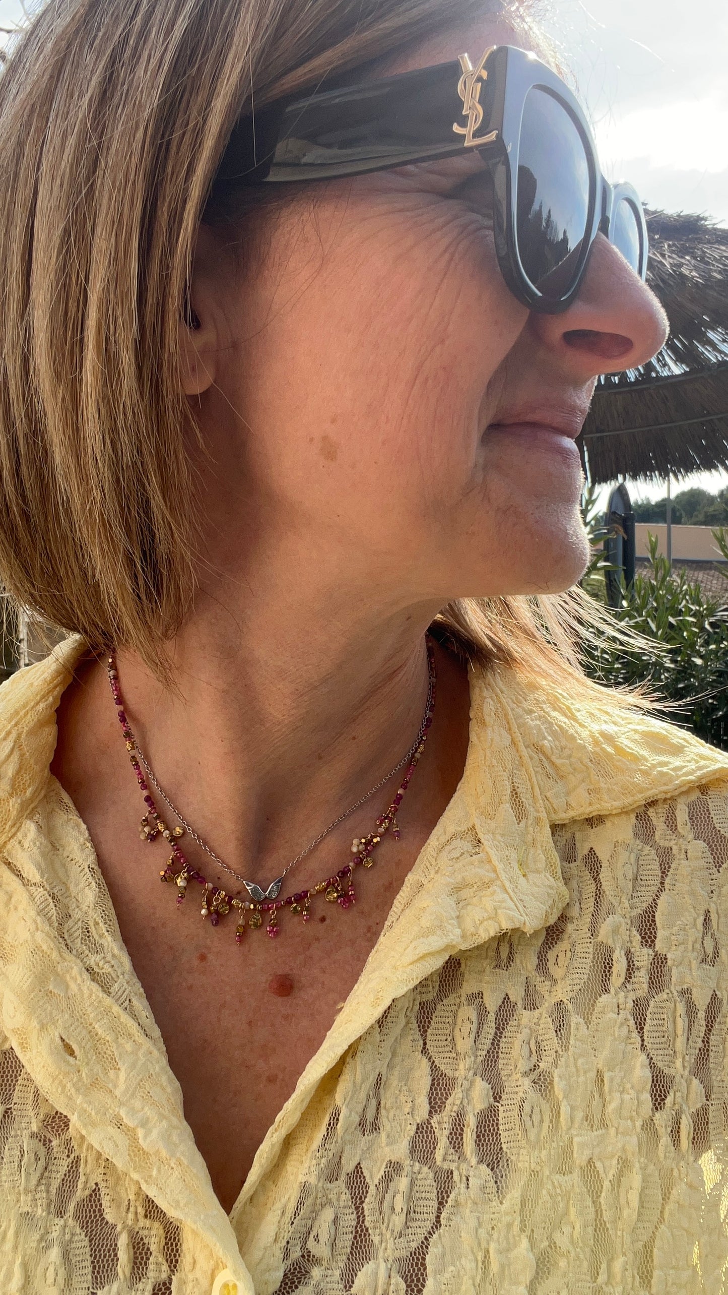 COLLIER PERLES ROSE/VIOLET & MEDAILLONS ROSE "HABAHA"