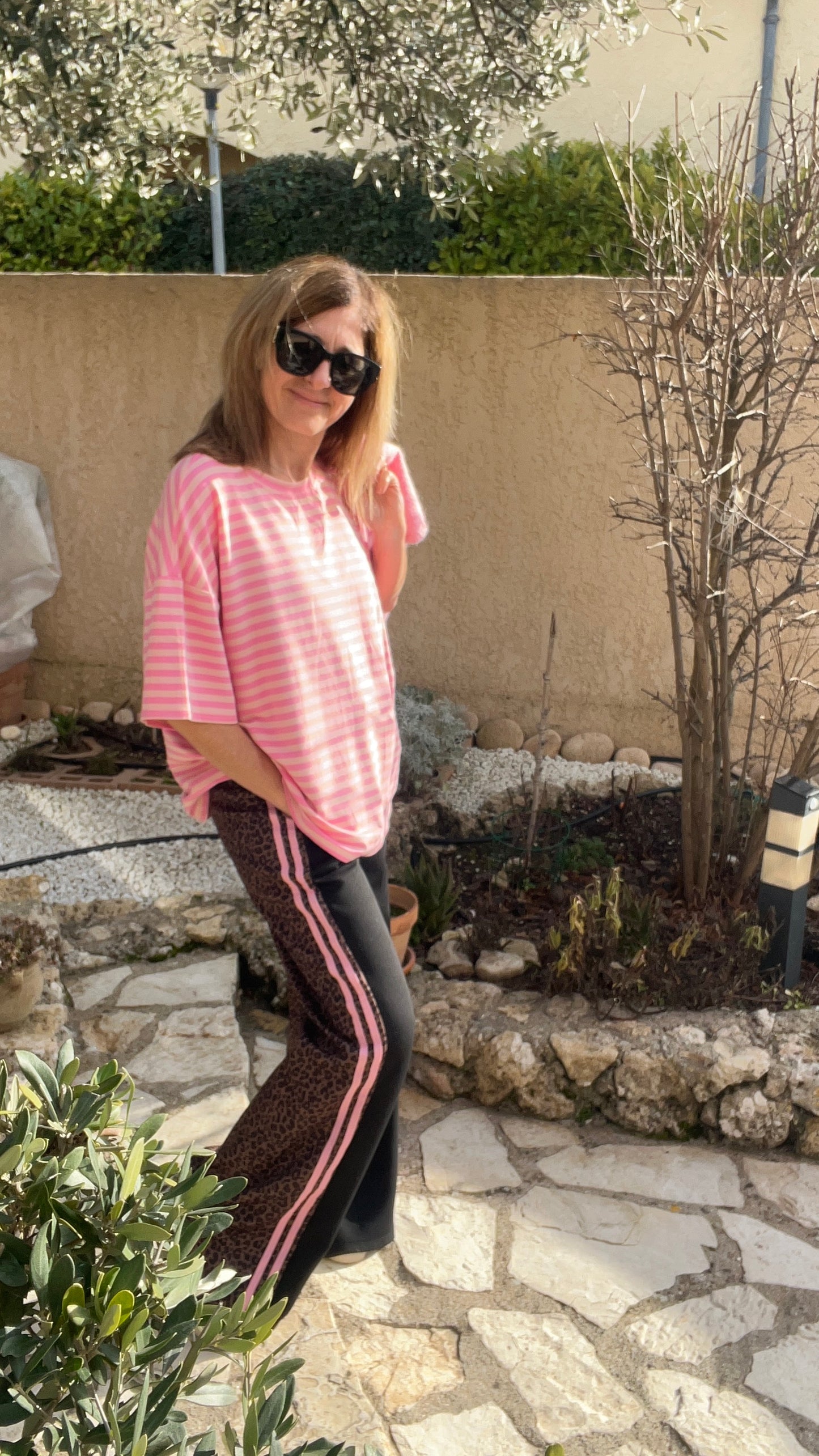 PANTALON STYLE JOGGING NOIR BANDE ROSE/LEOPARD