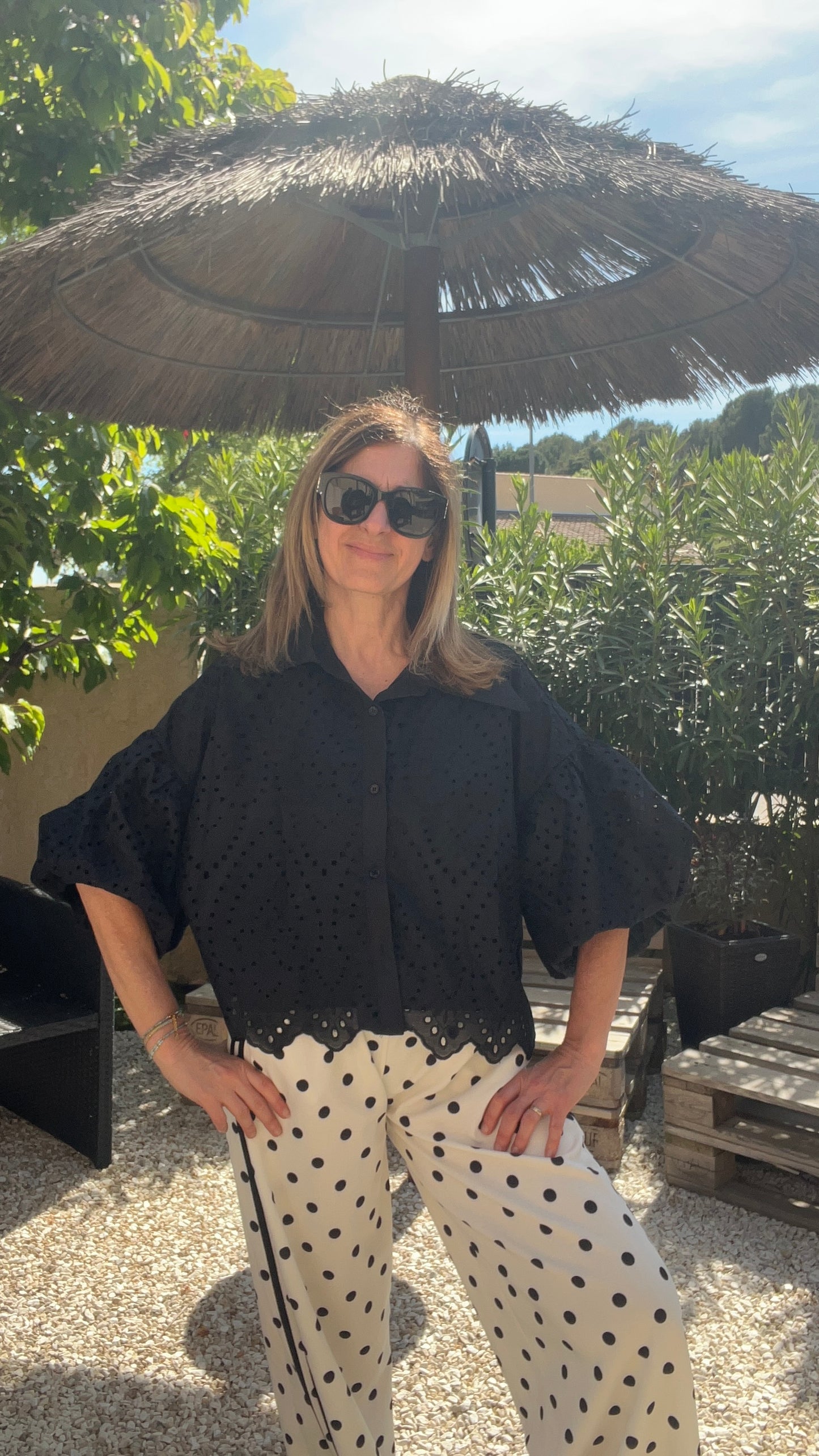 CHEMISIER NOIR BRODERIE ANGLAISE MANCHES BALLONS