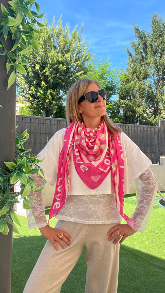 FOULARD TRIANGLE ROSE/BEIGE/BLANC FUCHSIA "LOVE"