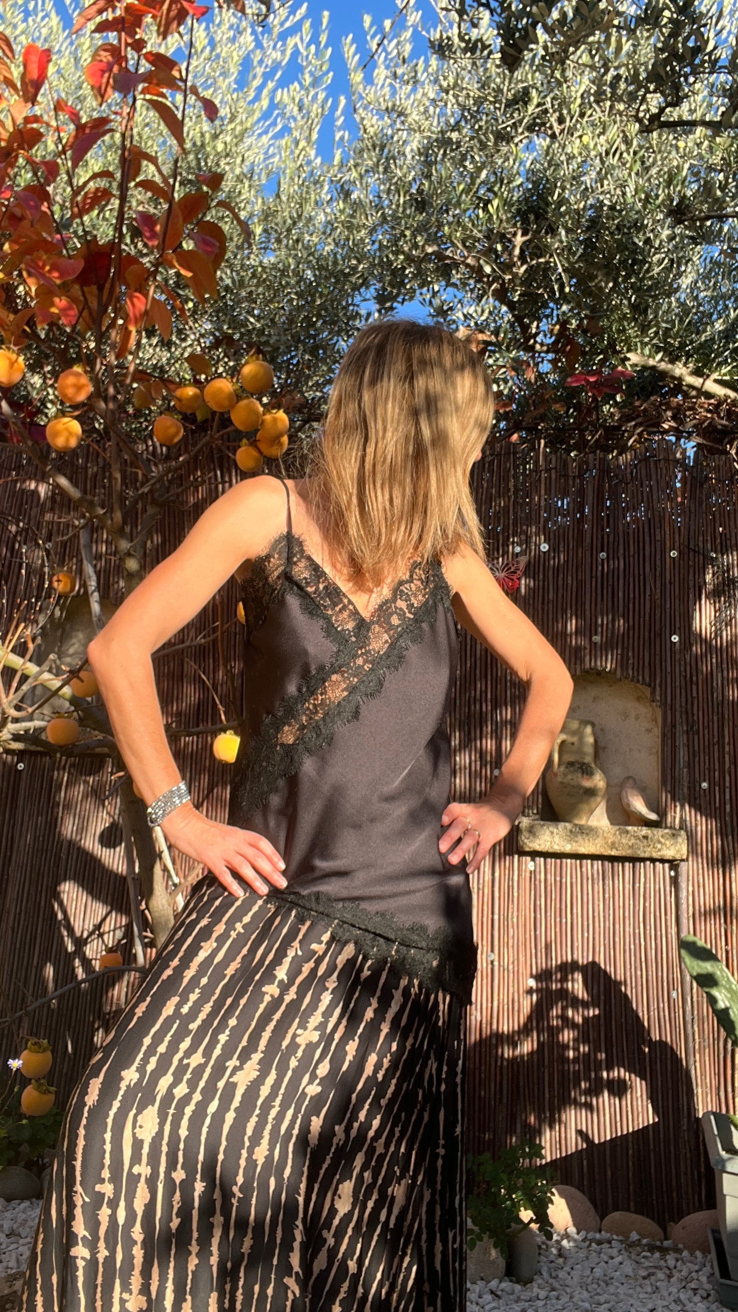 TUNIQUE COURTE A BRETELLE ASYMETRIQUE NOIR