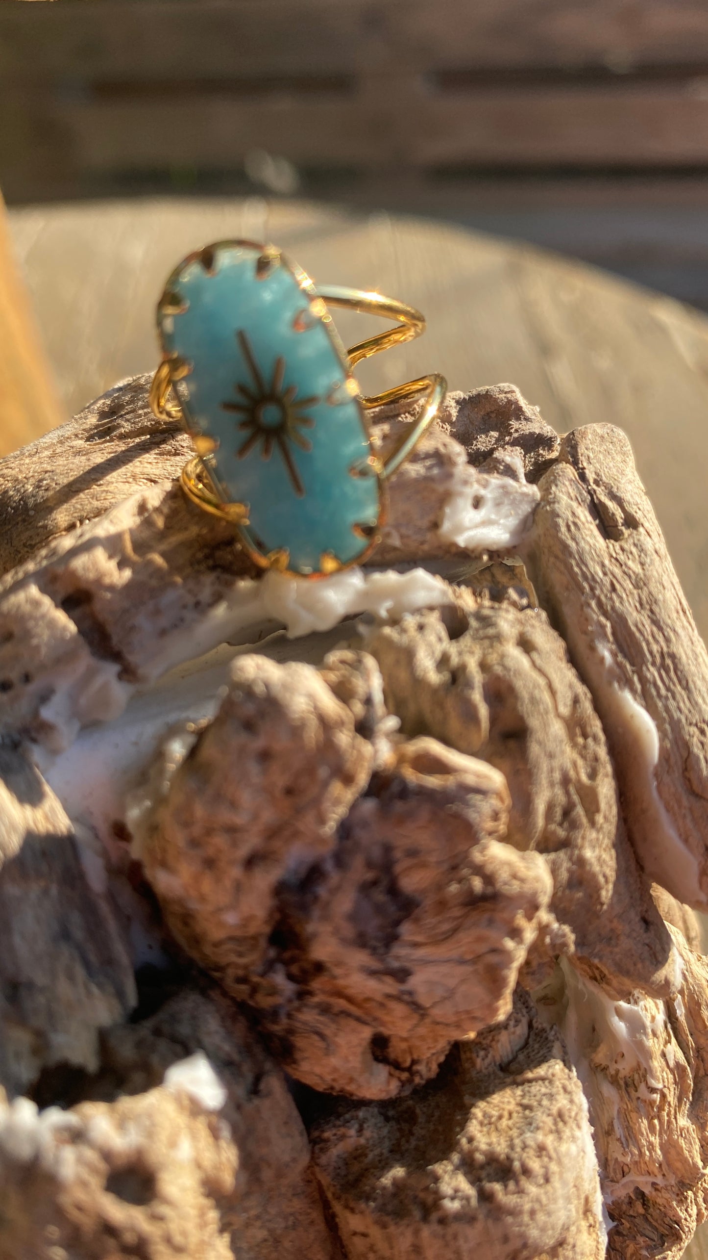 Bague dorée "Pierre bleue Métérorite"