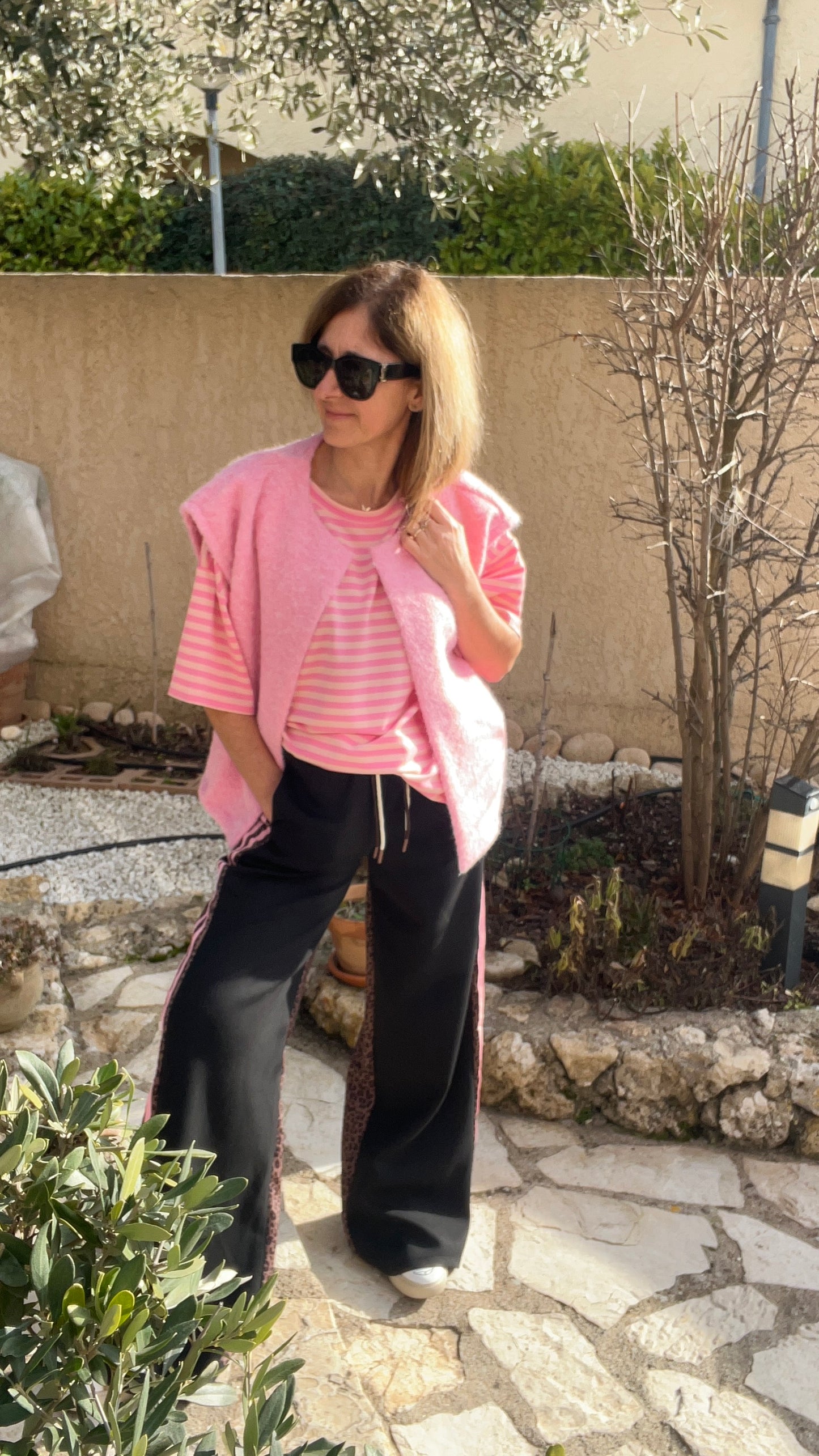 PANTALON STYLE JOGGING NOIR BANDE ROSE/LEOPARD