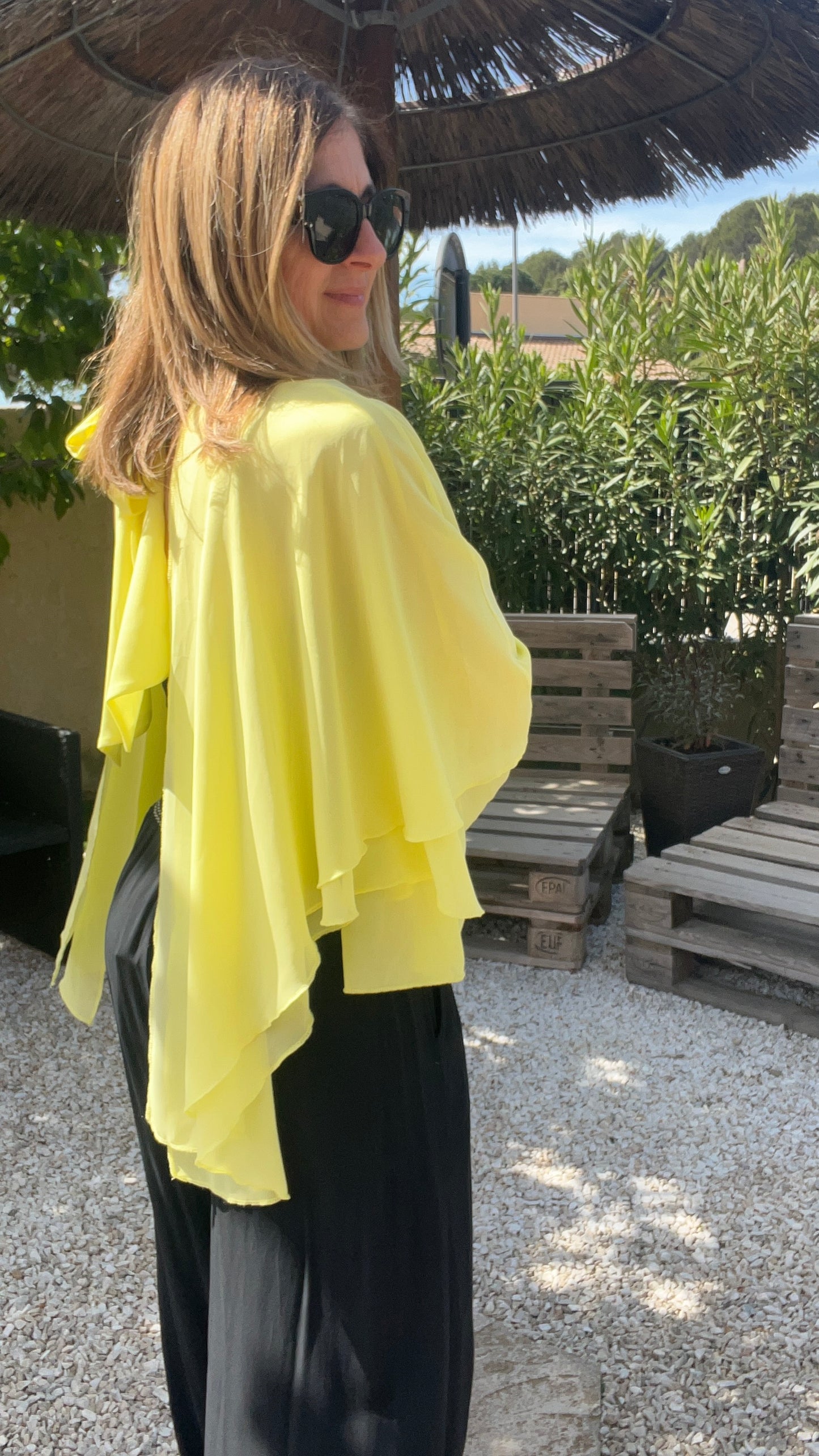 CAPE JAUNE
