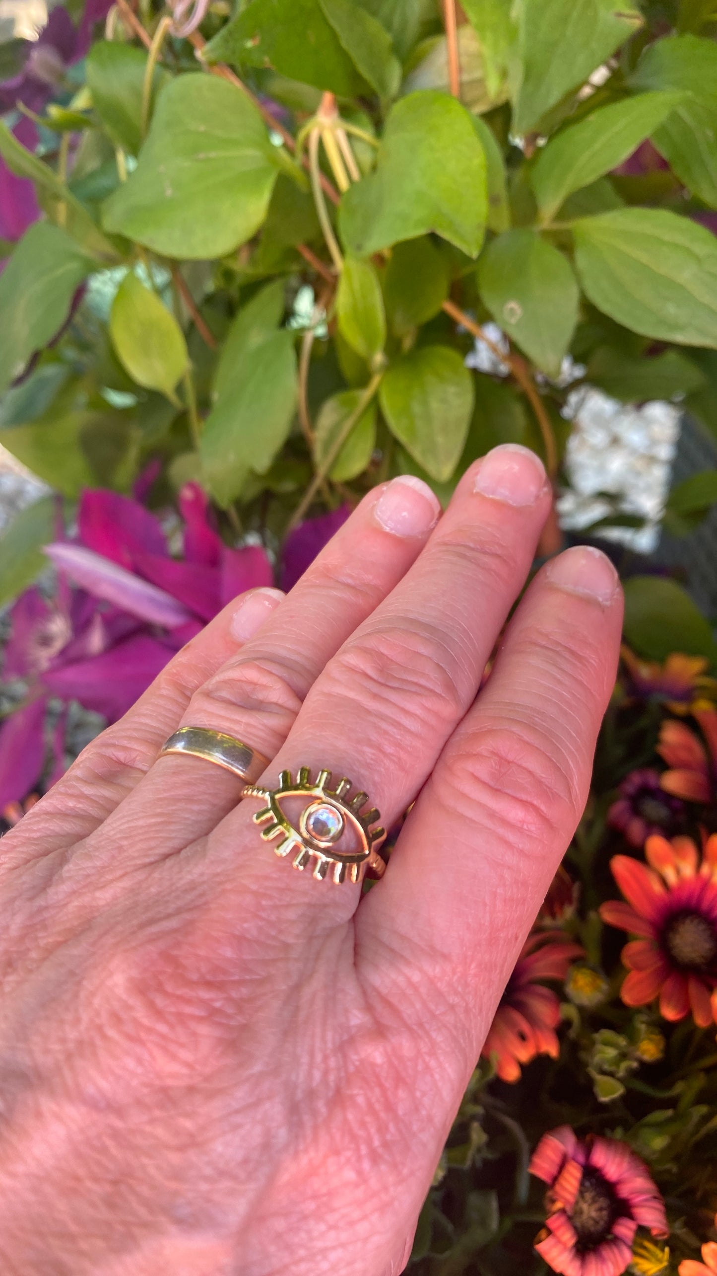 Bague dorée pierre blanche "œil grec"