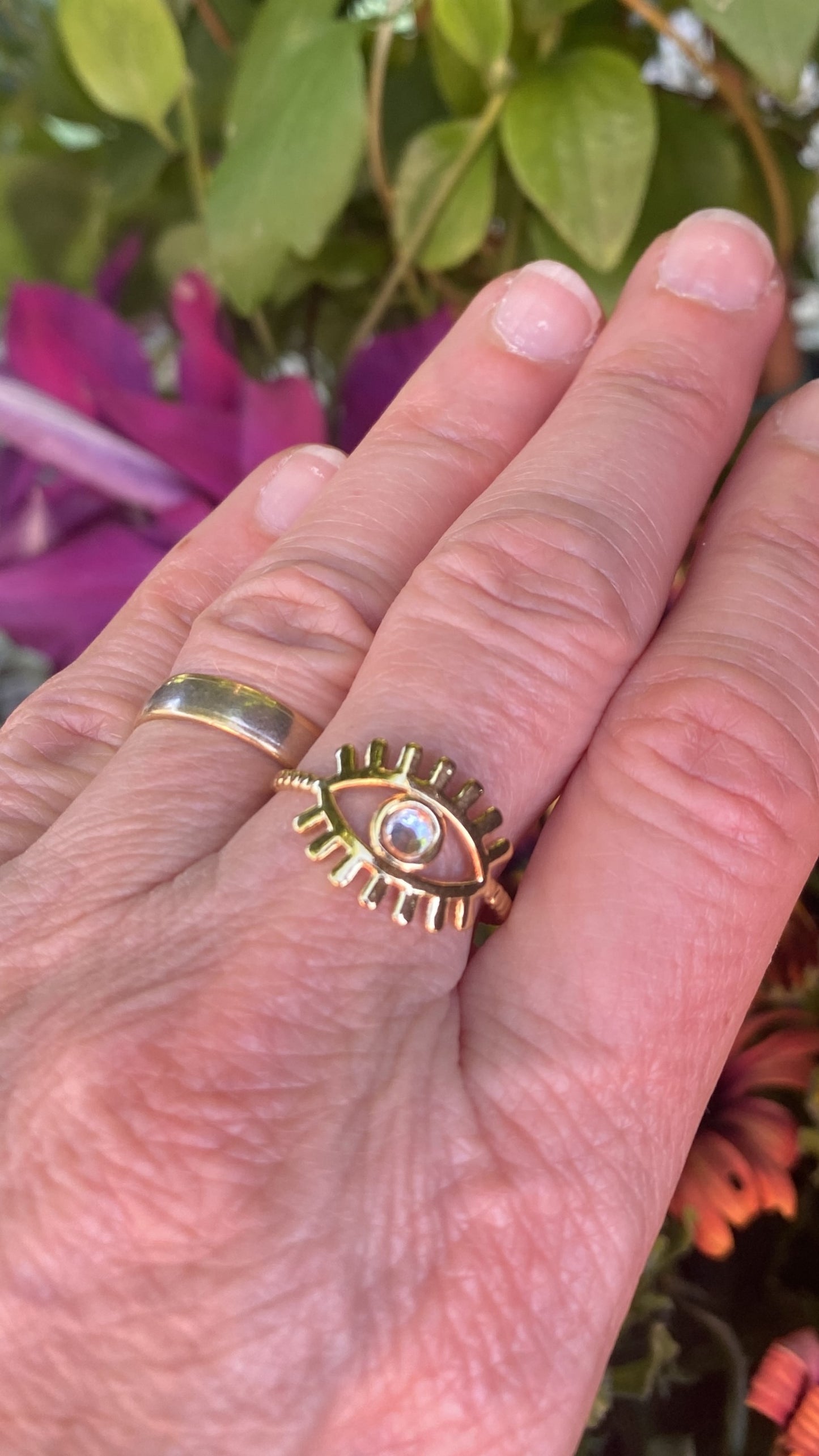 Bague dorée pierre blanche "œil grec"