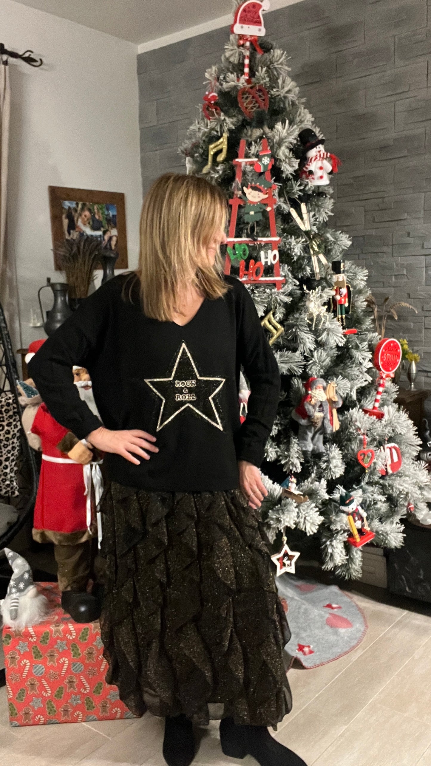 JUPE LONGUE NOIRE/DOREE PAILLETEE A VOLANTS