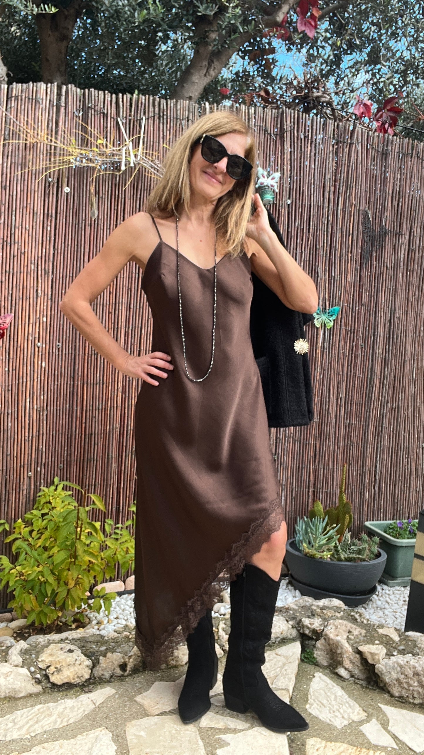 ROBE BRETELLES CHOCOLAT ASYMETRIQUE DENTELLE