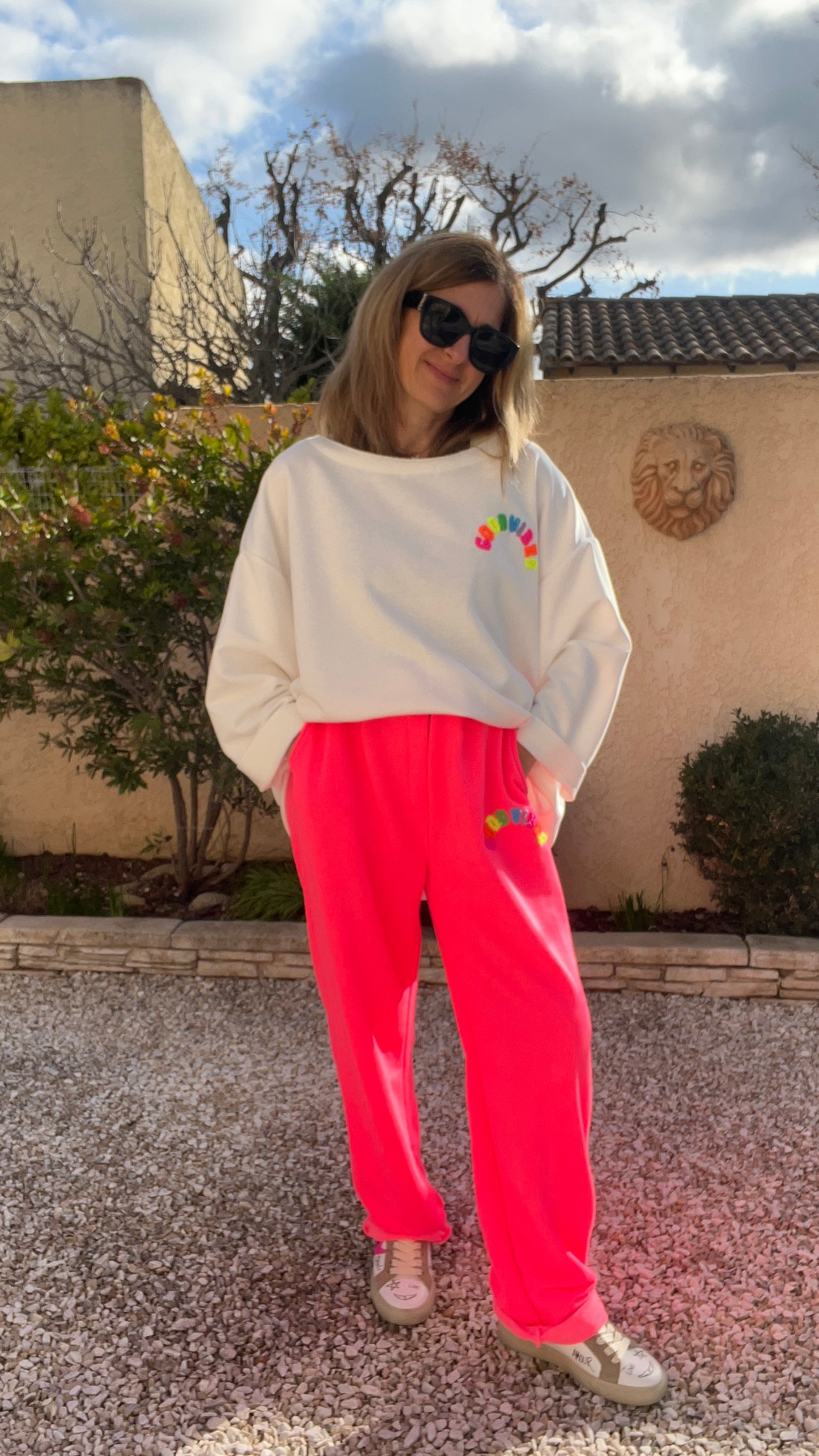 PANTALON ROSE FLUO STYLE JOGGING  "GOOD VIBES"