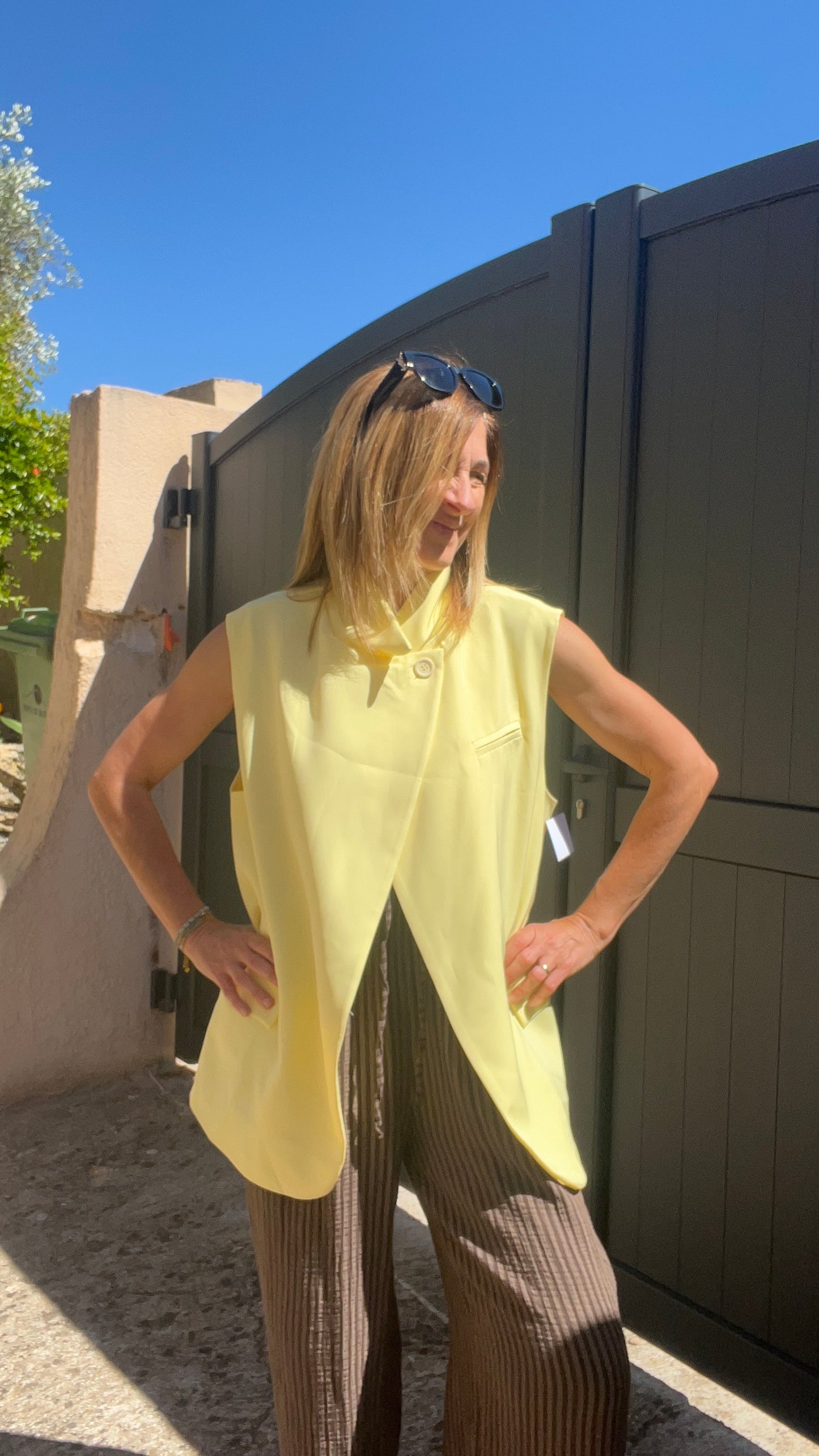 BLAZER SANS MANCHES JAUNE