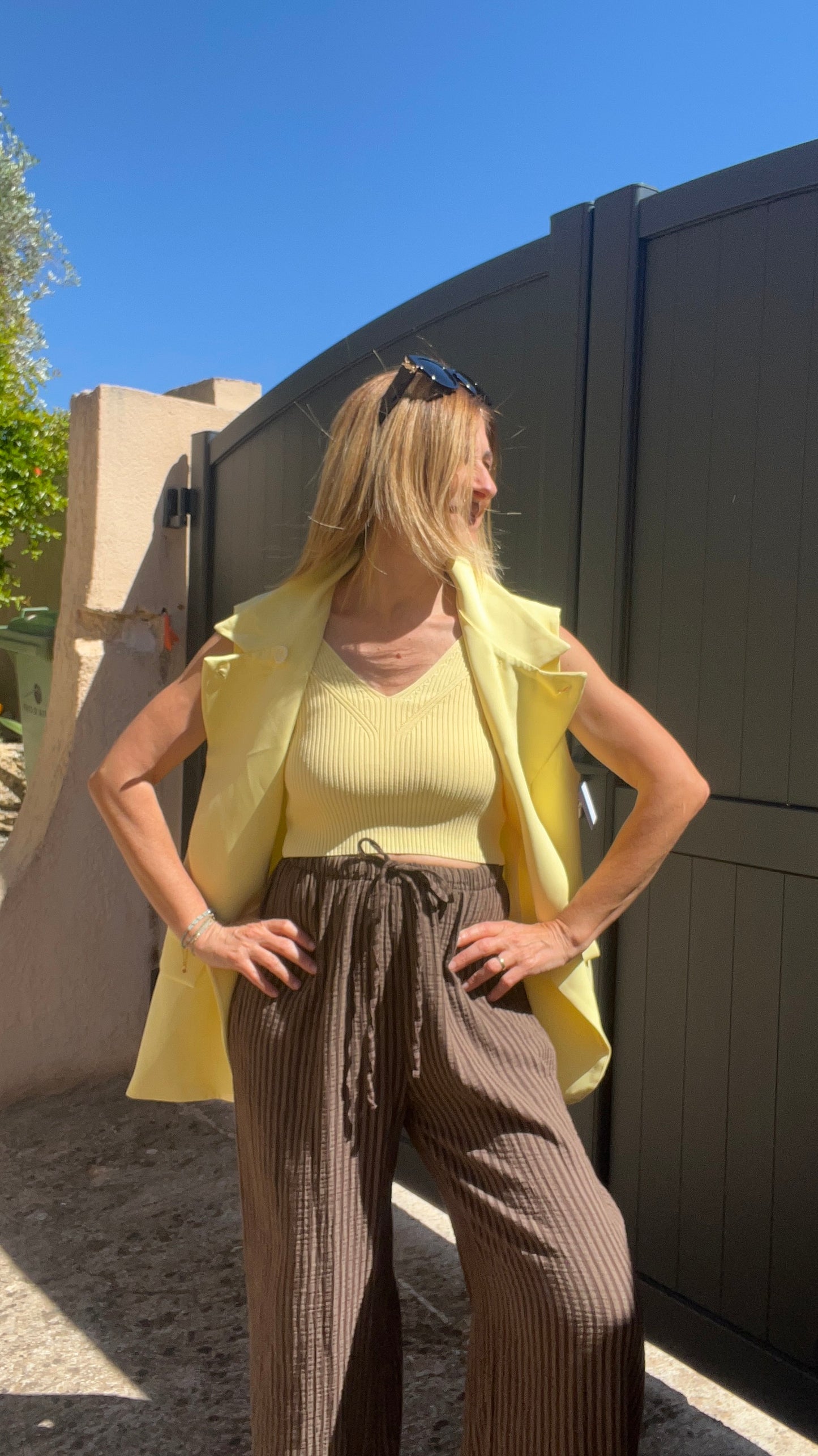 BLAZER SANS MANCHES JAUNE