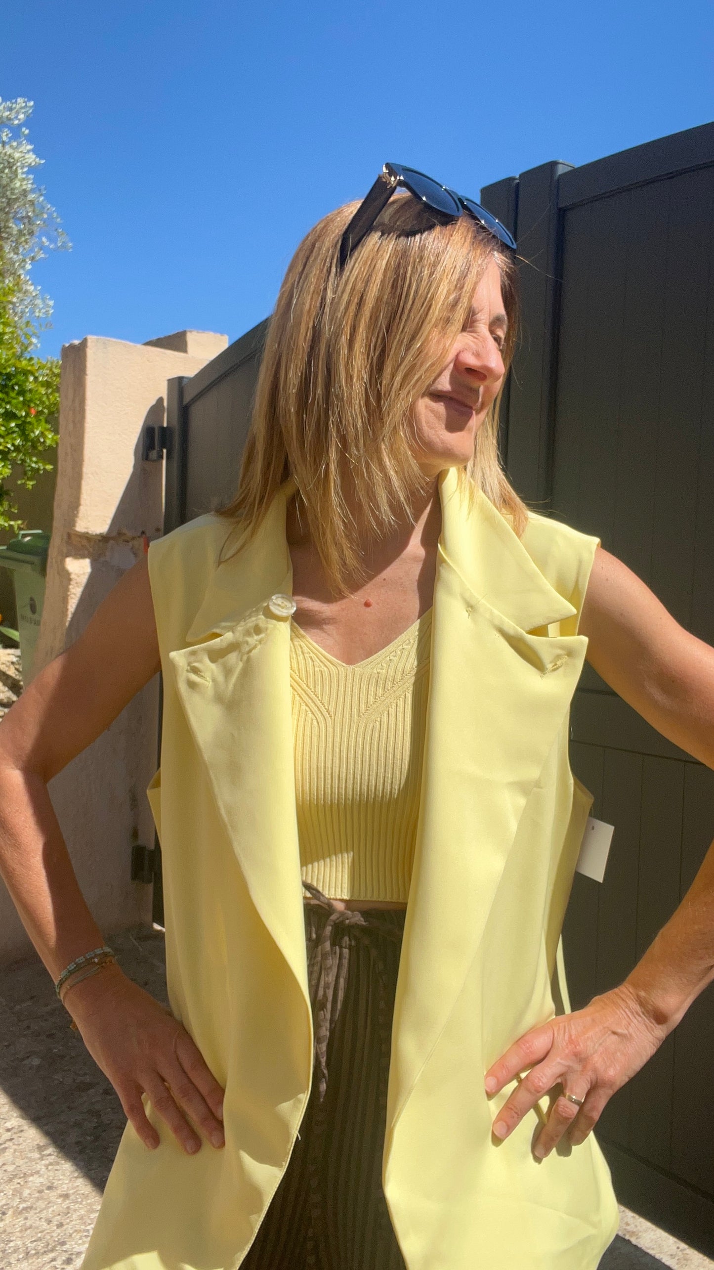 BLAZER SANS MANCHES JAUNE