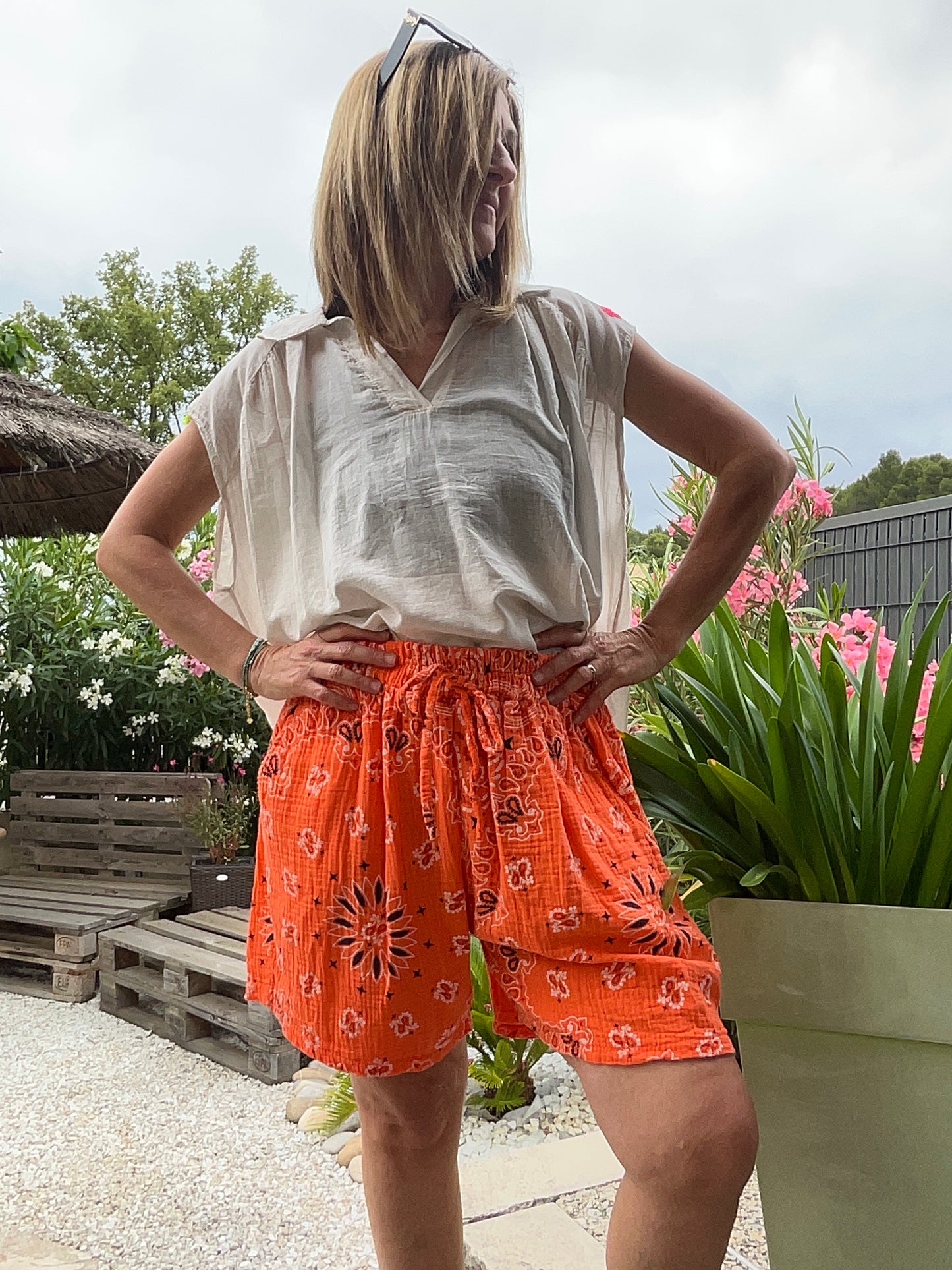 SHORT ORANGE BANDANA