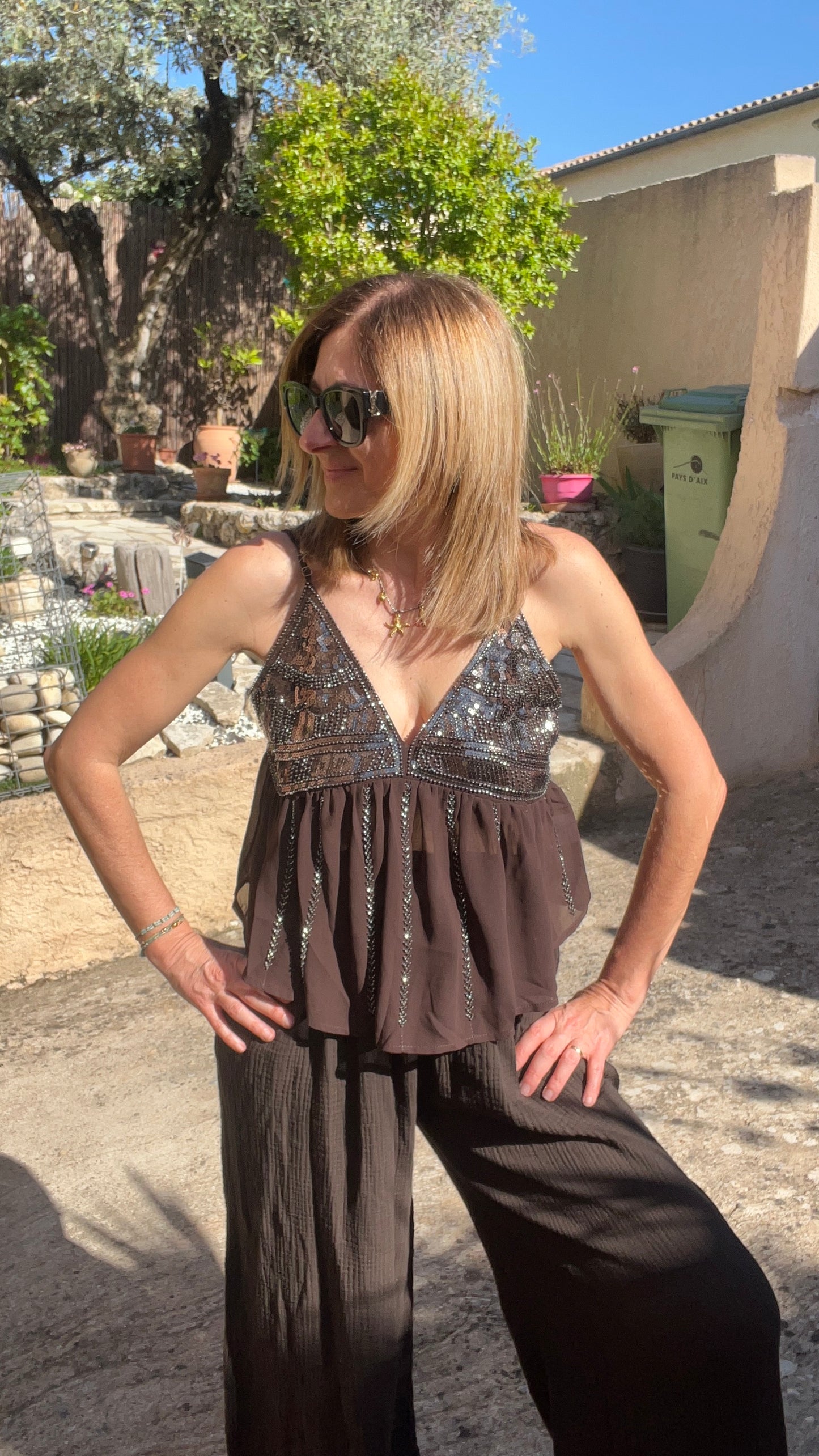 TOP BRETELLE CHOCOLAT & MINI PERLES/SEQUINS