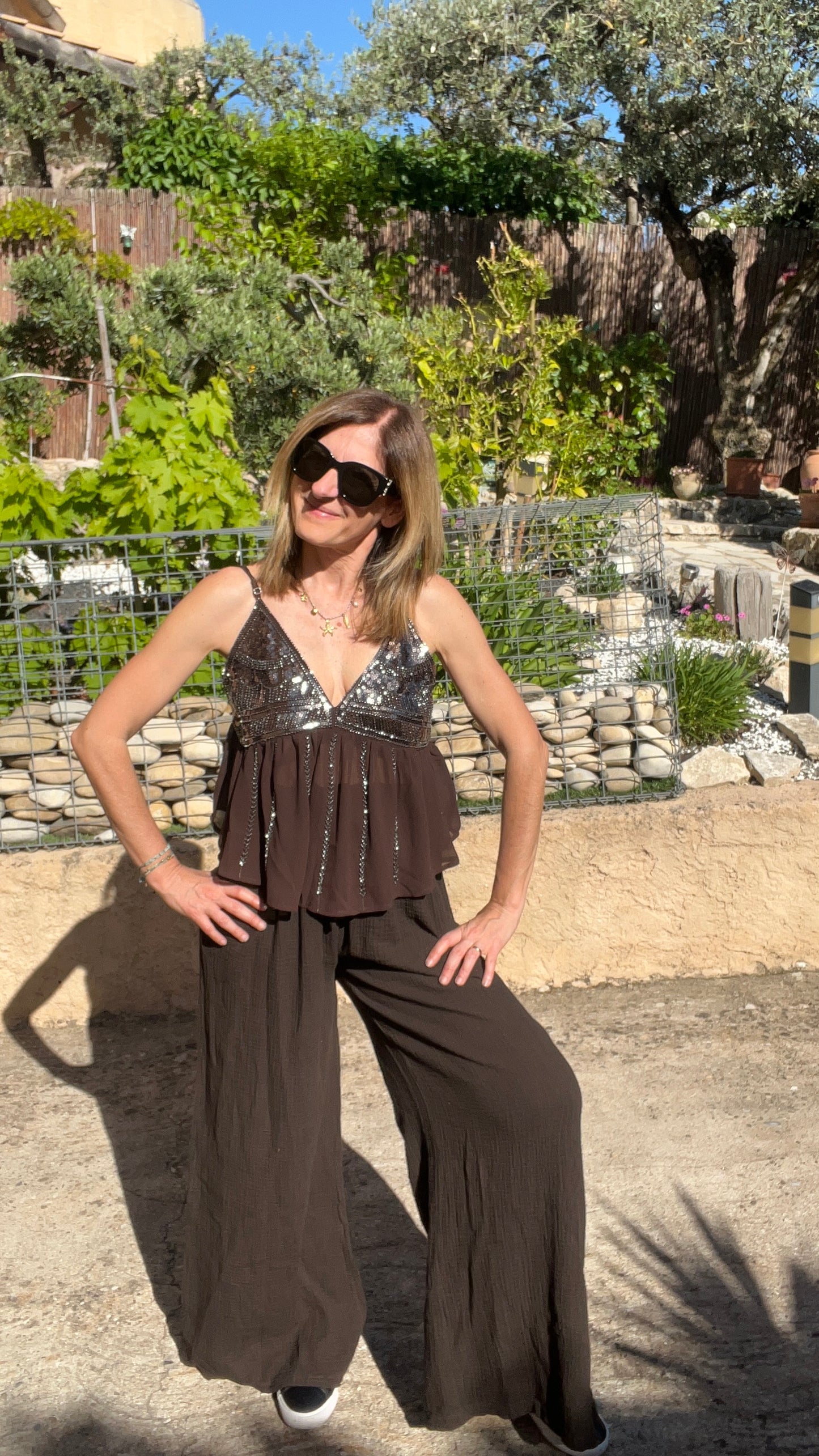 TOP BRETELLE CHOCOLAT & MINI PERLES/SEQUINS