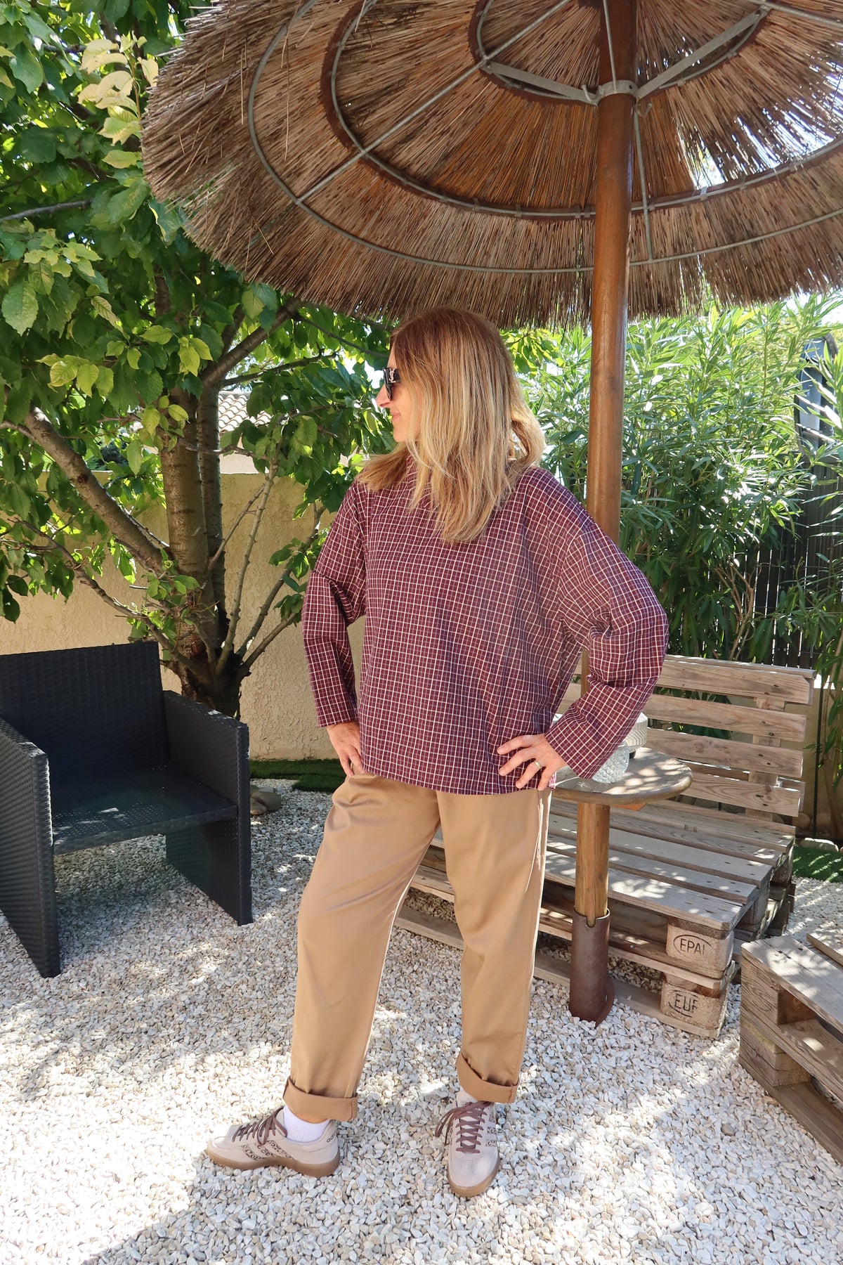 CHEMISER "GIOYA" A CARREAUX BORDEAUX /BEIGE & PETIT FOULARD TRIANGLE