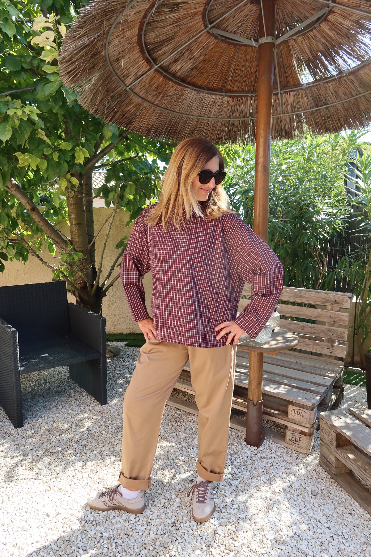 CHEMISER "GIOYA" A CARREAUX BORDEAUX /BEIGE & PETIT FOULARD TRIANGLE