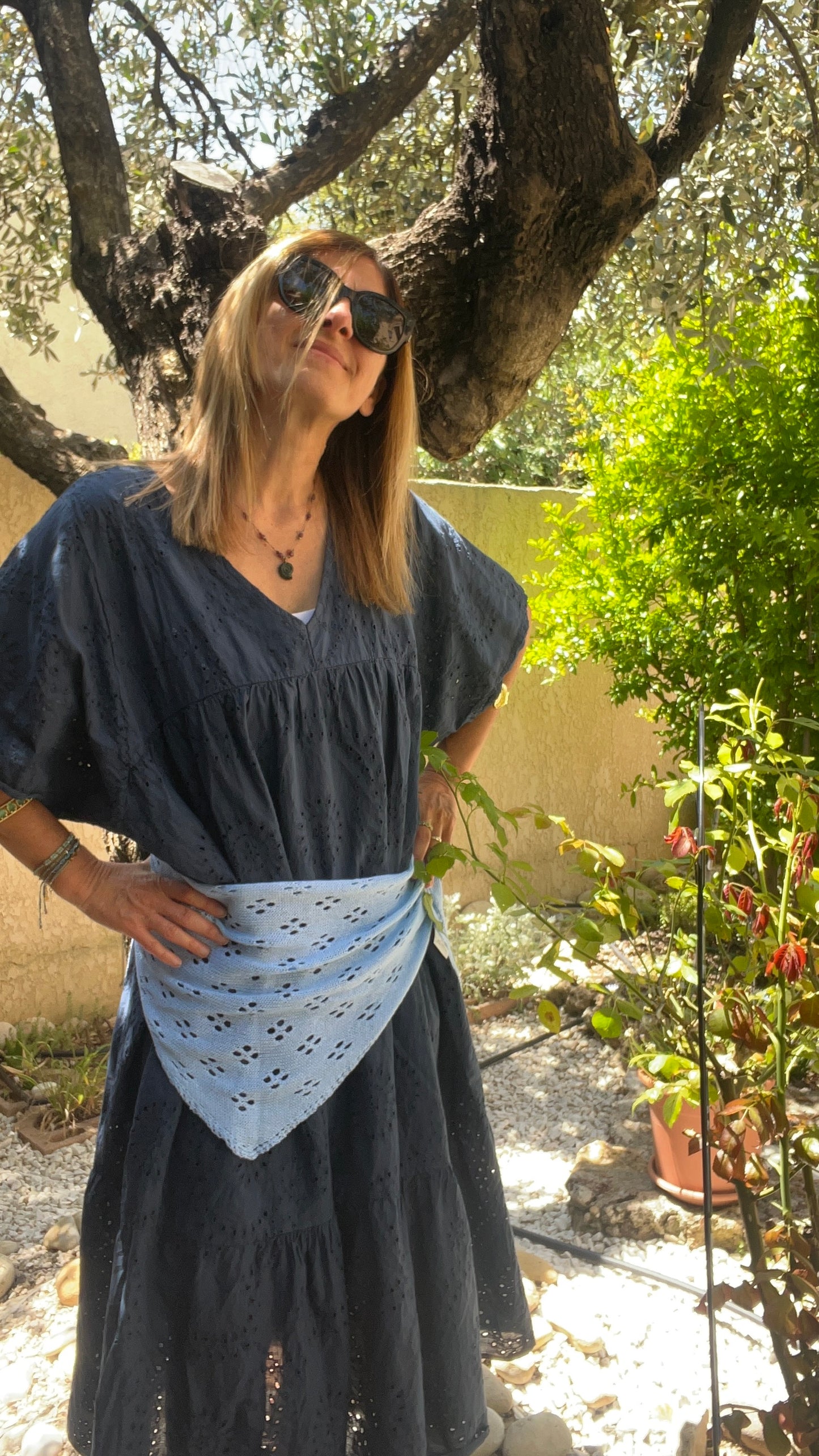 ROBE LONGUE BLEUE MARINE BRODERIE ANGLAISE