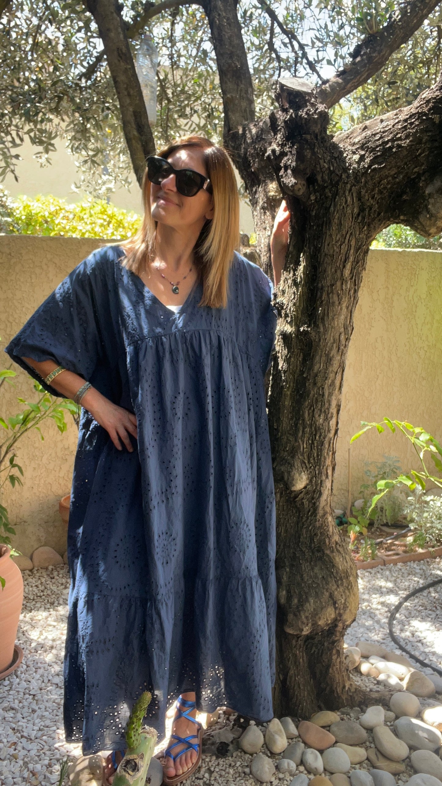 ROBE LONGUE BLEUE MARINE BRODERIE ANGLAISE