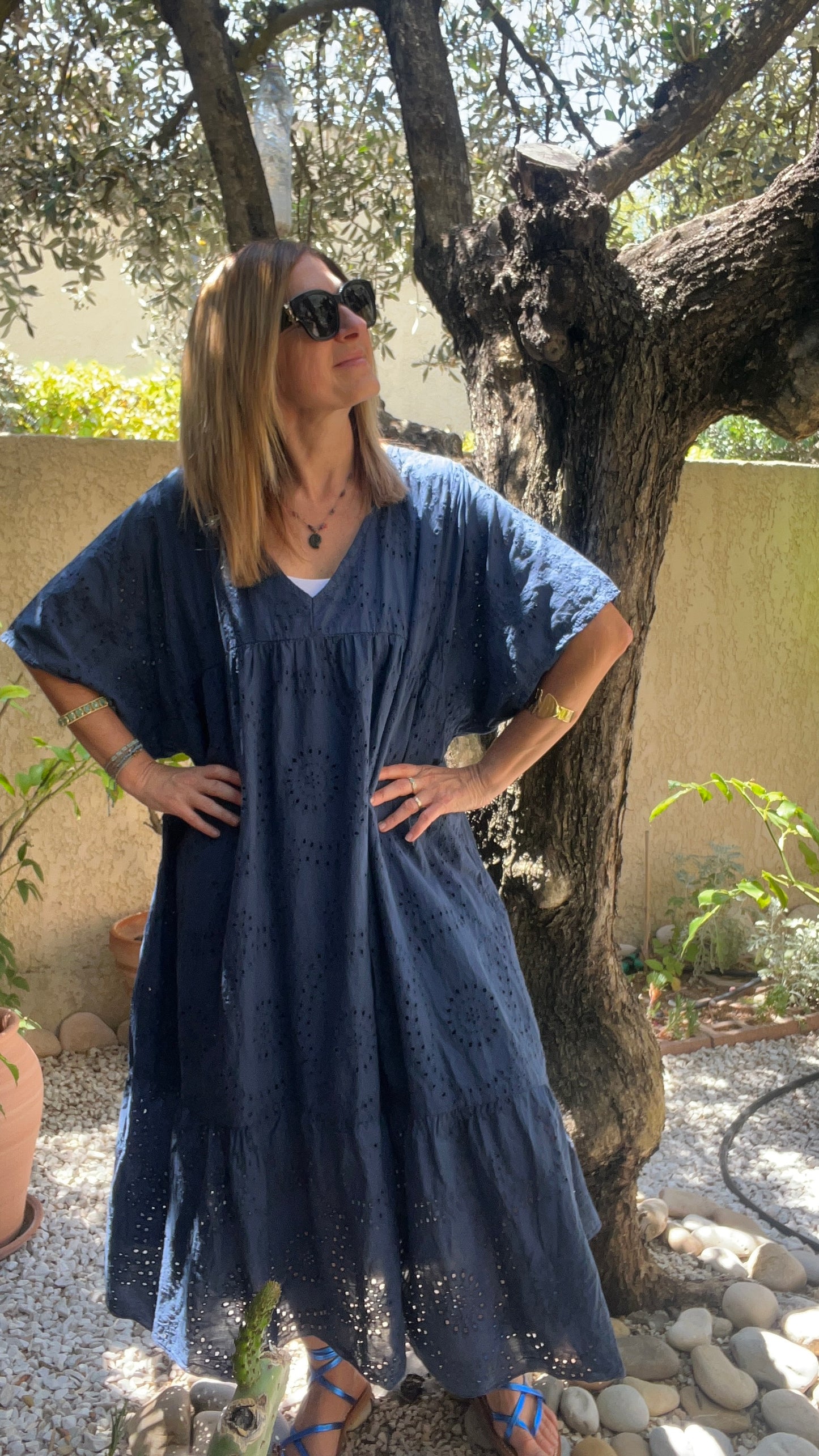 ROBE LONGUE BLEUE MARINE BRODERIE ANGLAISE