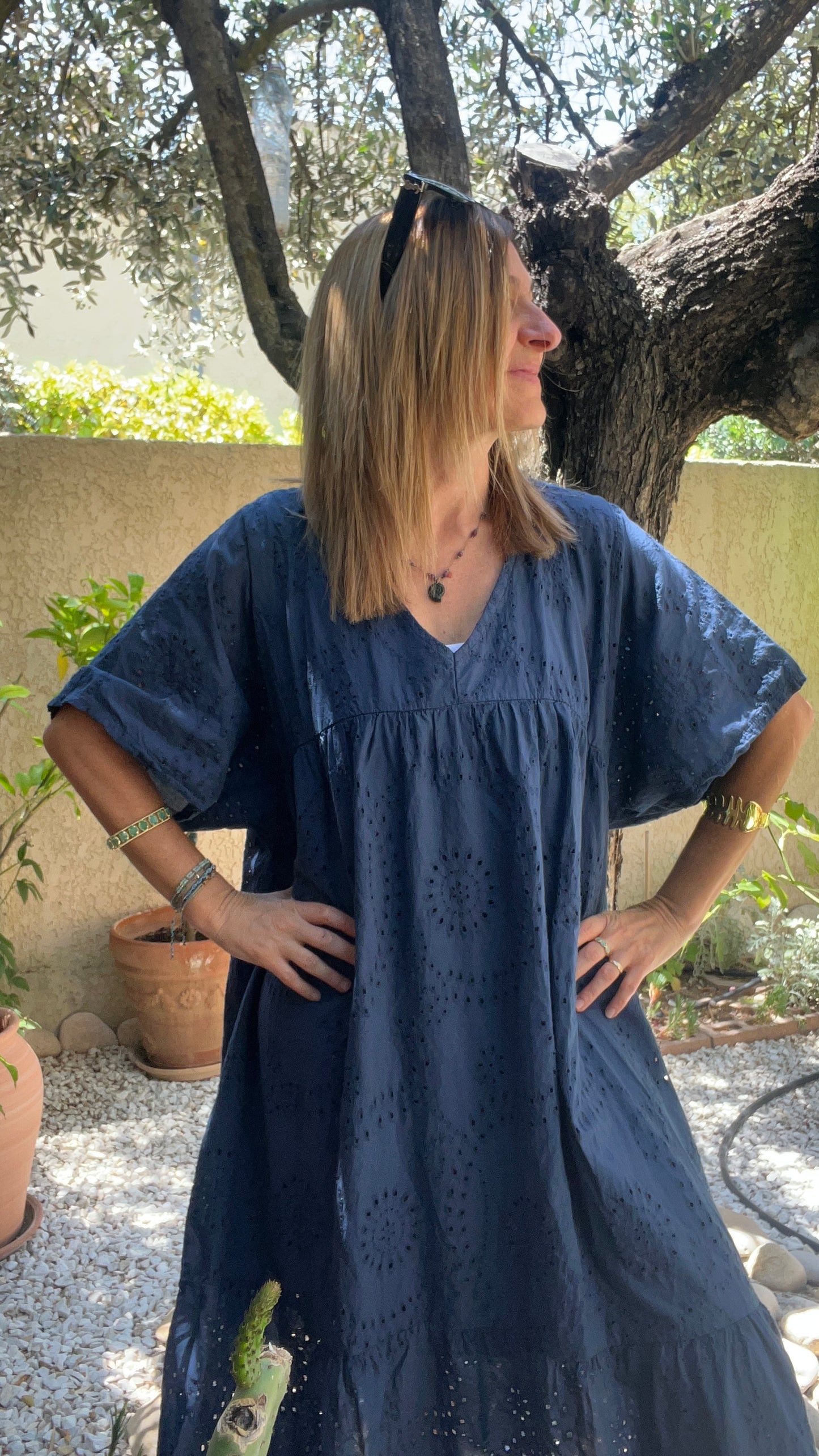 ROBE LONGUE BLEUE MARINE BRODERIE ANGLAISE