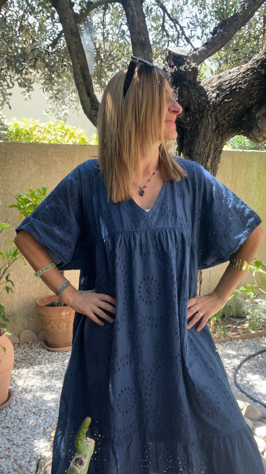 ROBE LONGUE BLEUE MARINE BRODERIE ANGLAISE
