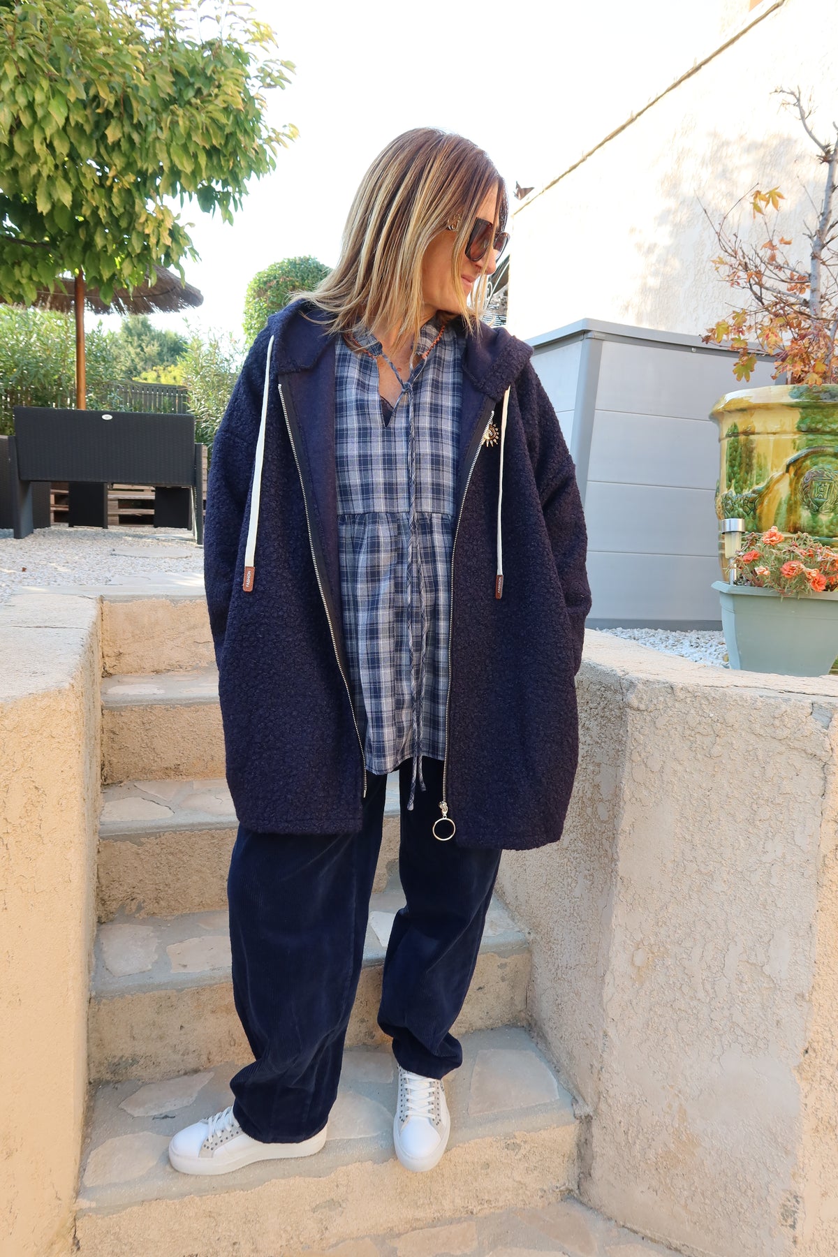 VESTE LONGUE BLEUE MARINE A CAPUCHE "LOU"
