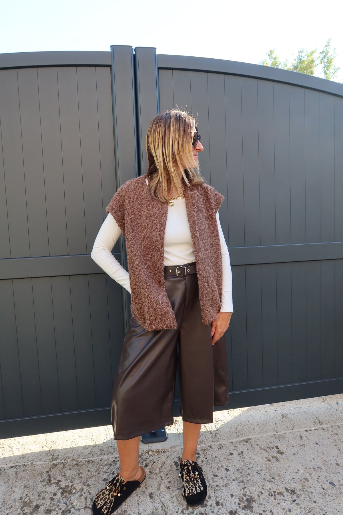 VESTE  CHOCOLAT SANS MANCHES « MARIE »