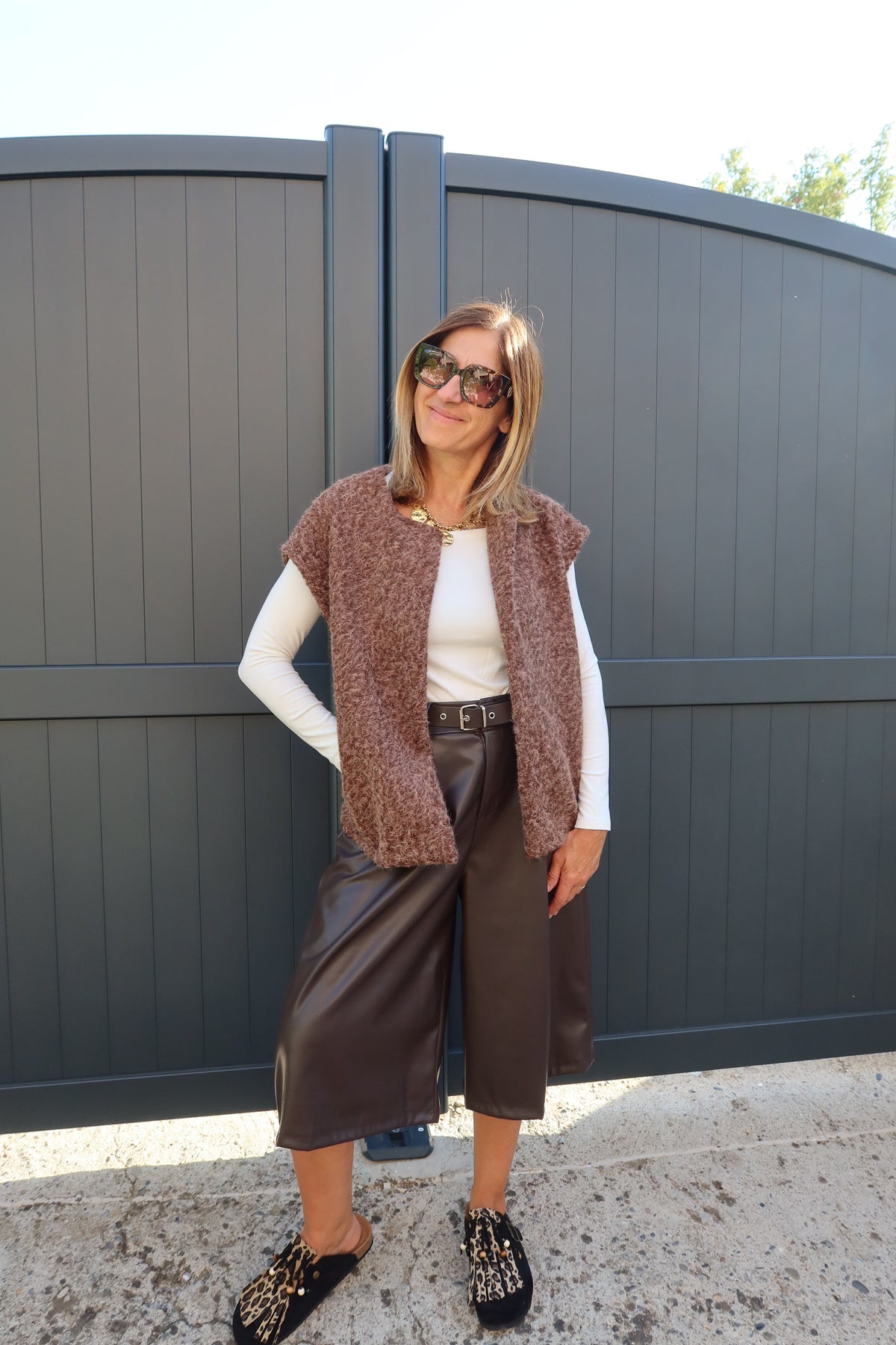 VESTE  CHOCOLAT SANS MANCHES « MARIE »