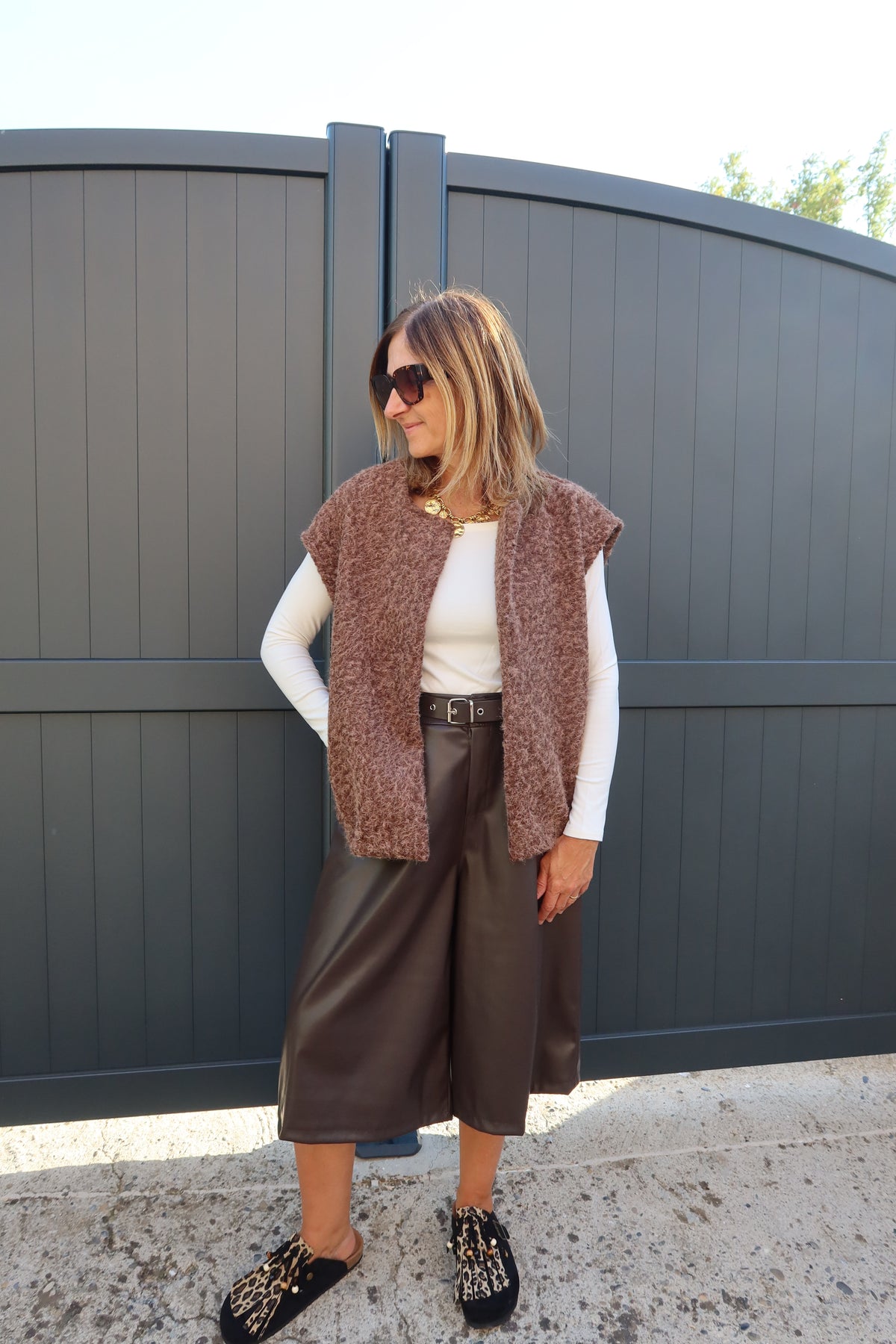 VESTE  CHOCOLAT SANS MANCHES « MARIE »