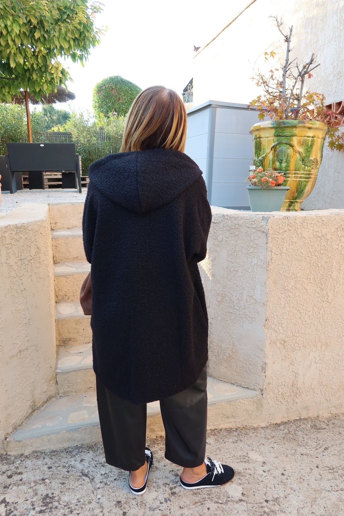 VESTE LONGUE NOIRE A CAPUCHE "LOU"