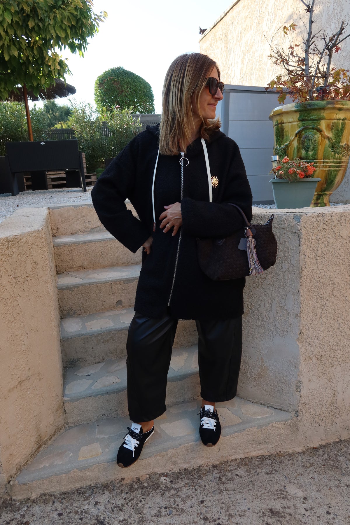 VESTE LONGUE NOIRE A CAPUCHE "LOU"