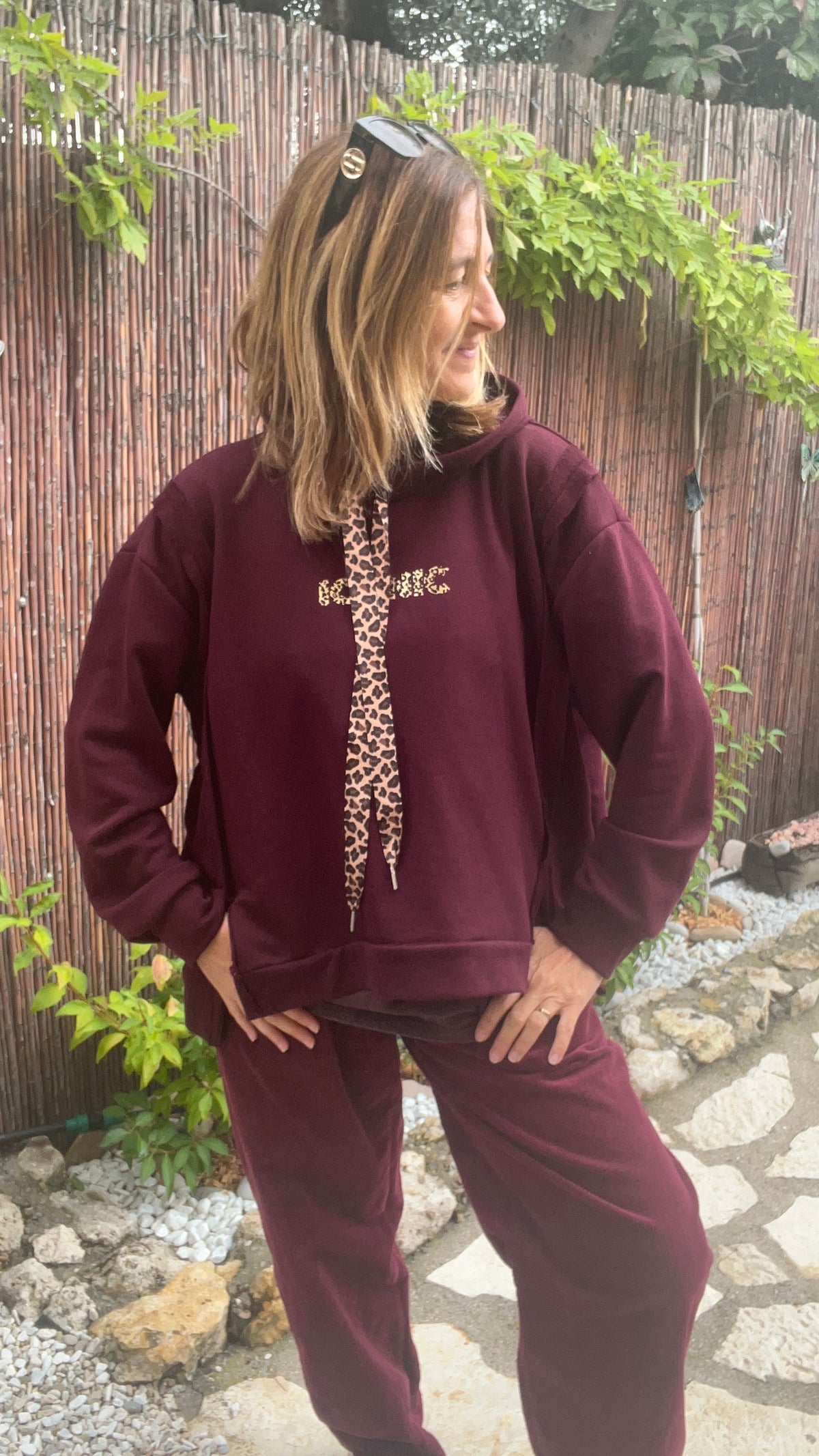 SWEAT A CAPUCHE BORDEAUX "ICONIC"