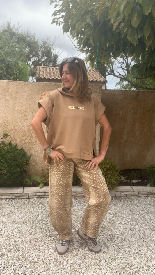 SWEAT CAMEL A CAPUCHE SANS MANCHES OVERSIZE  ICONIC