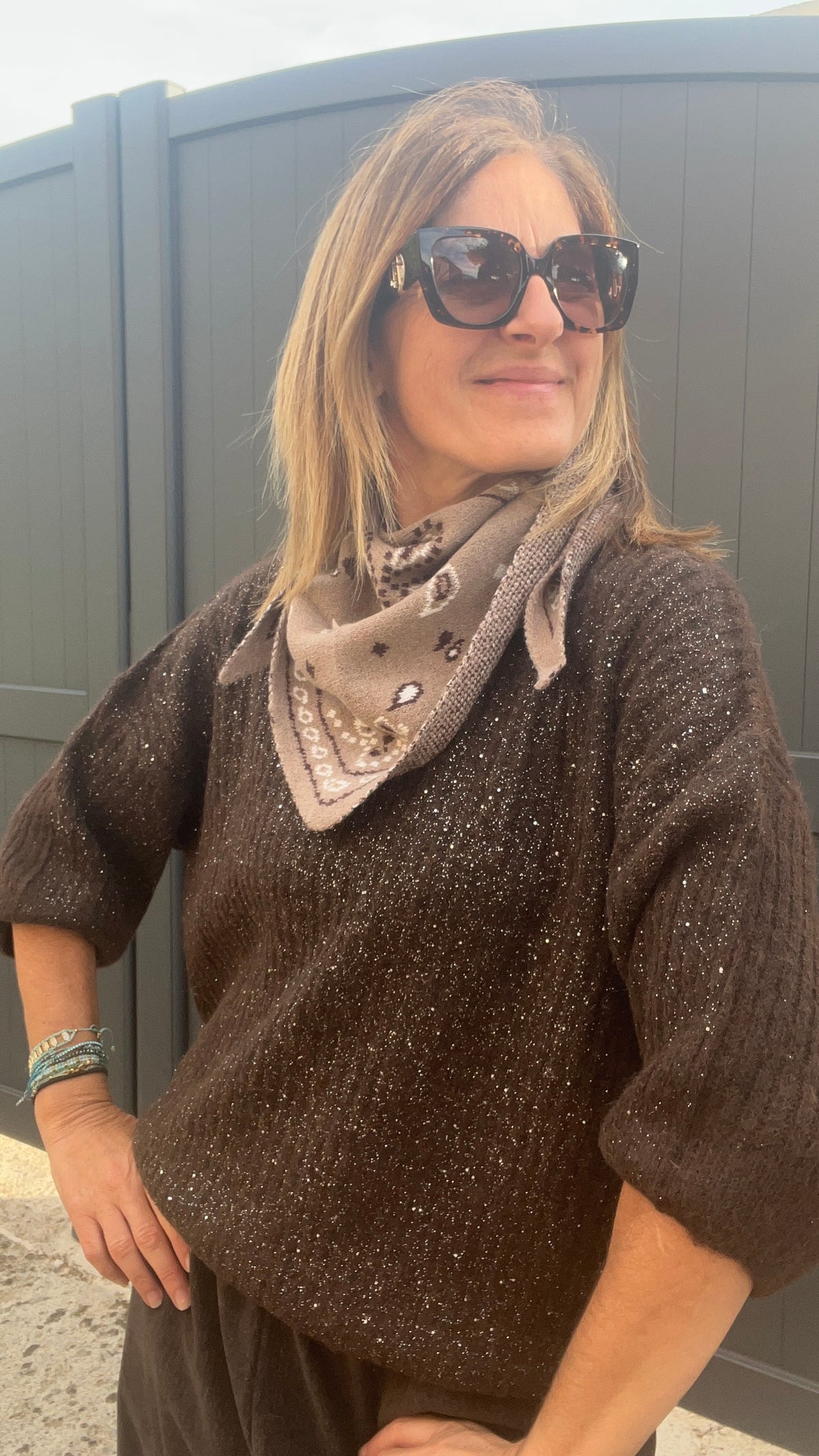 PULL CHOCOLAT/PAILLETÉ MANCHES COURTES